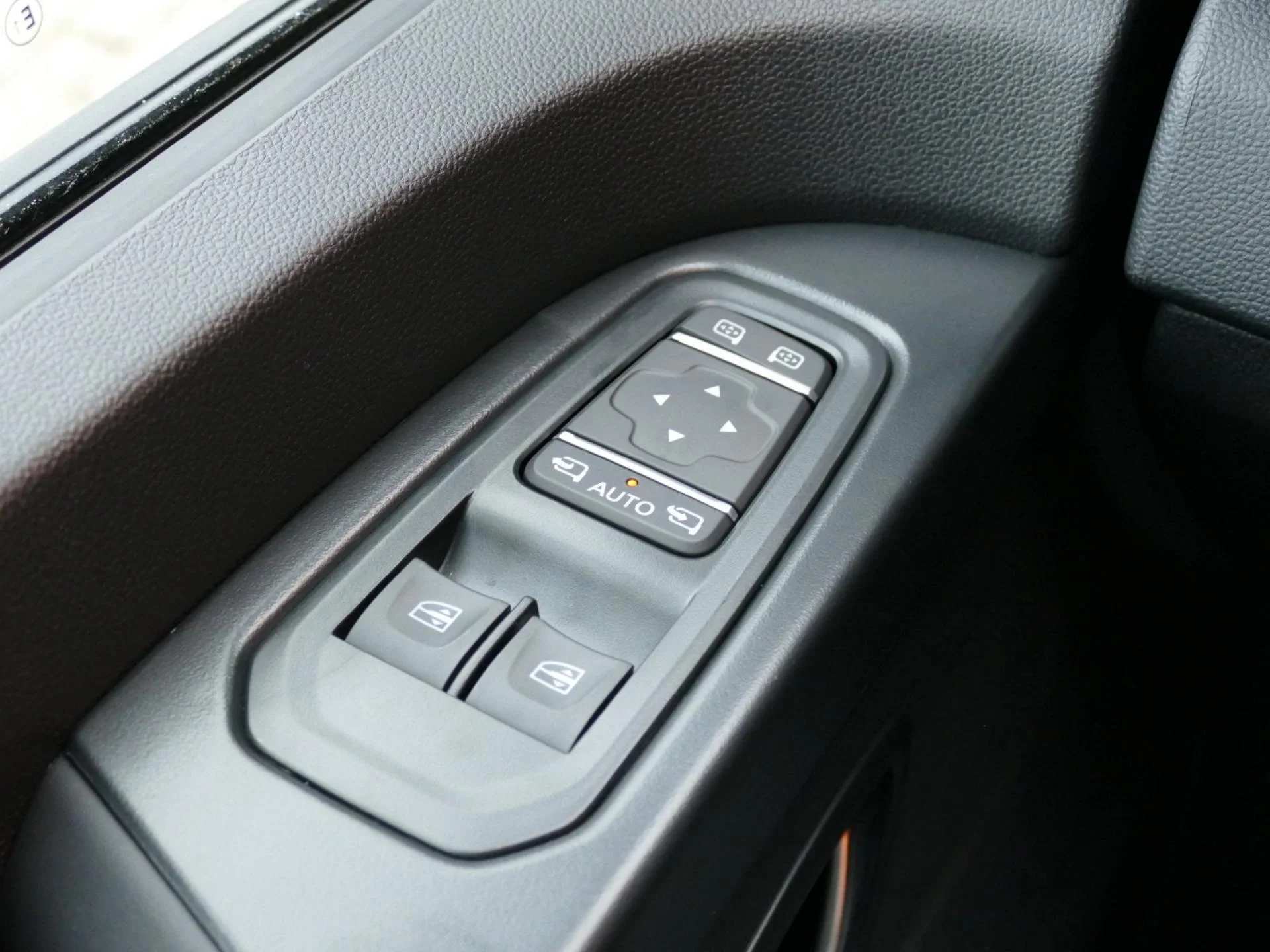 RENAULT TRAFIC - Miniature 24 sur 33 - Cliquer pour voir cette photo