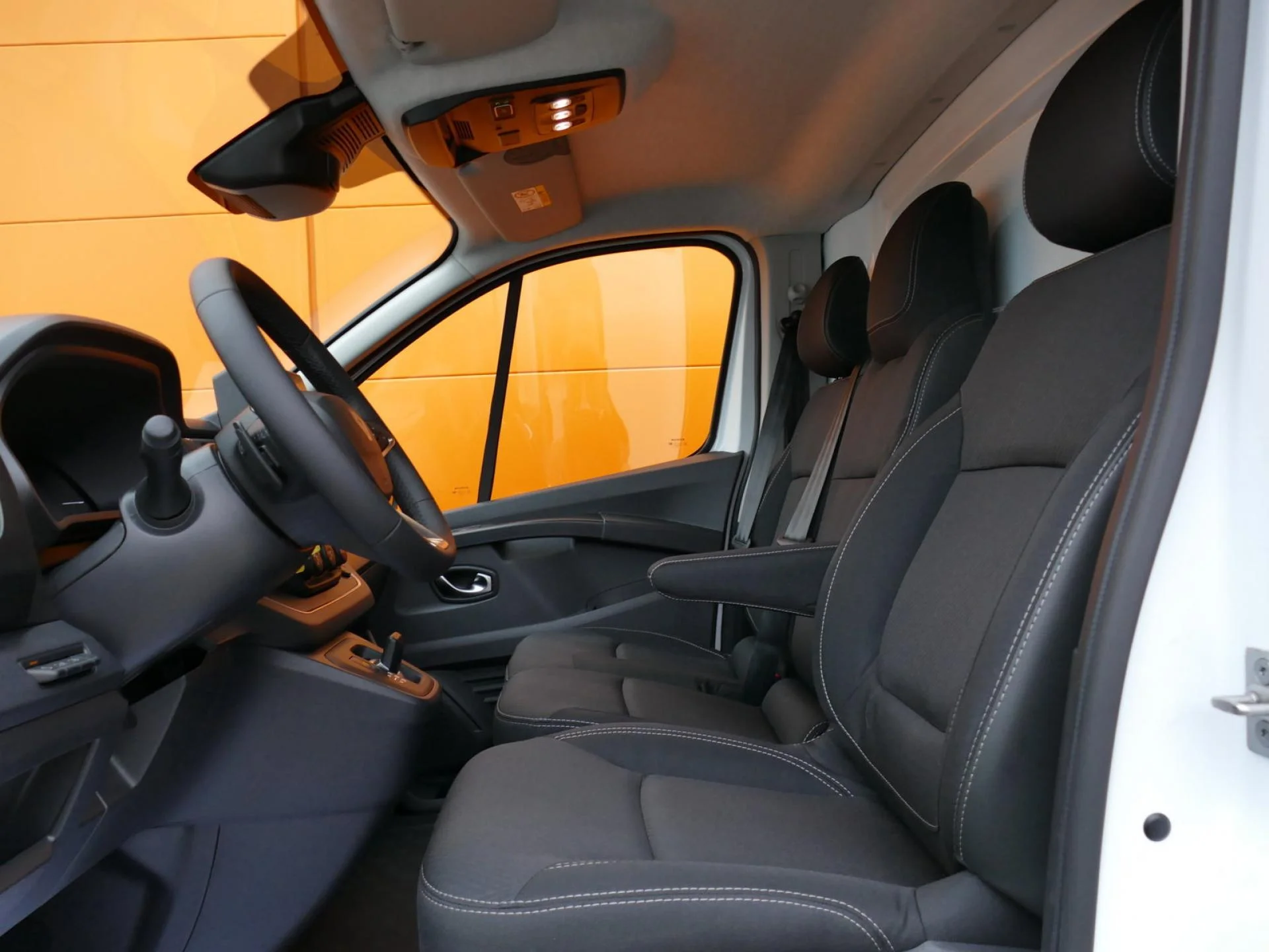 RENAULT TRAFIC - Miniature 6 sur 33 - Cliquer pour voir cette photo