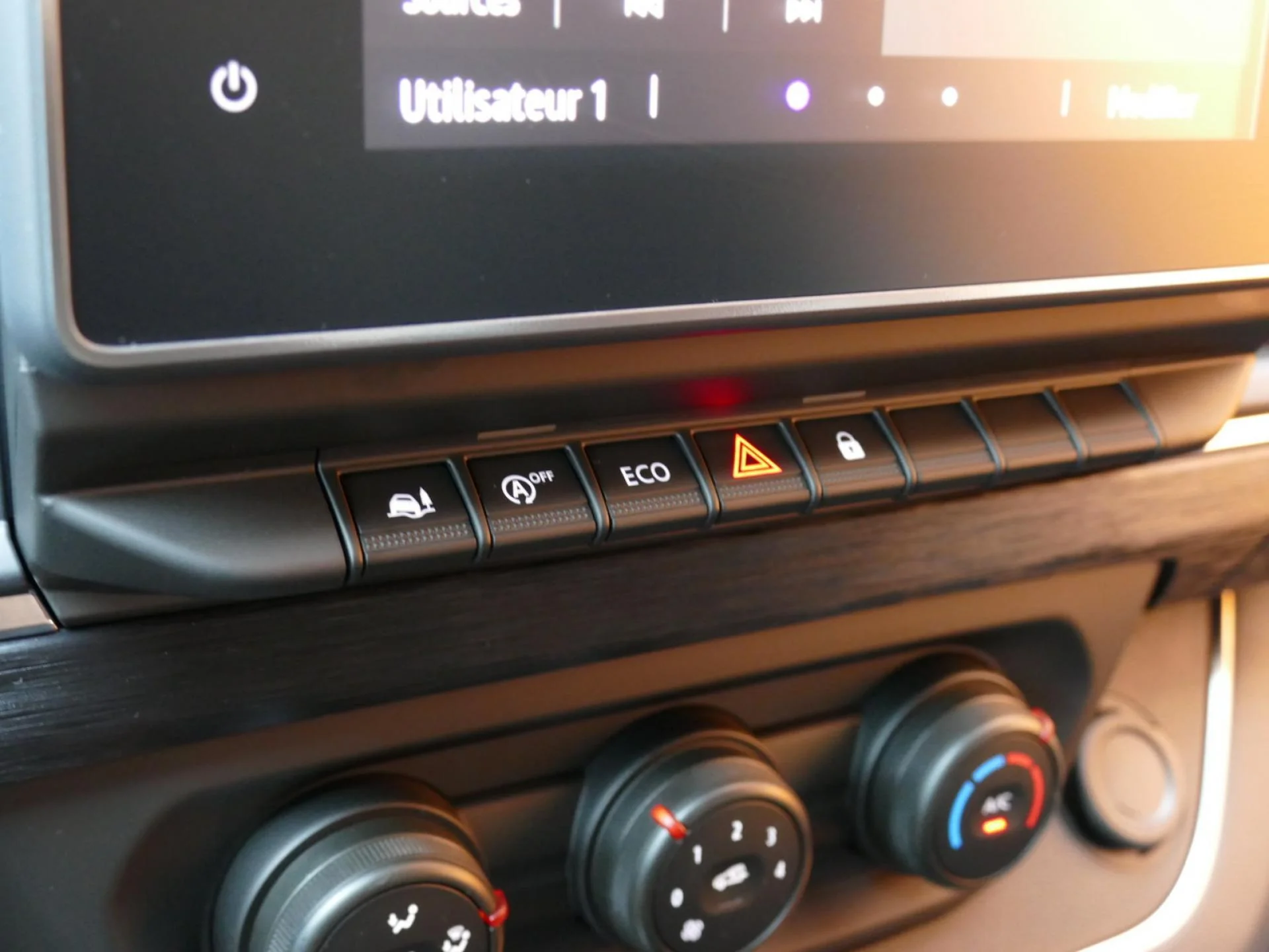 RENAULT TRAFIC - Miniature 20 sur 33 - Cliquer pour voir cette photo