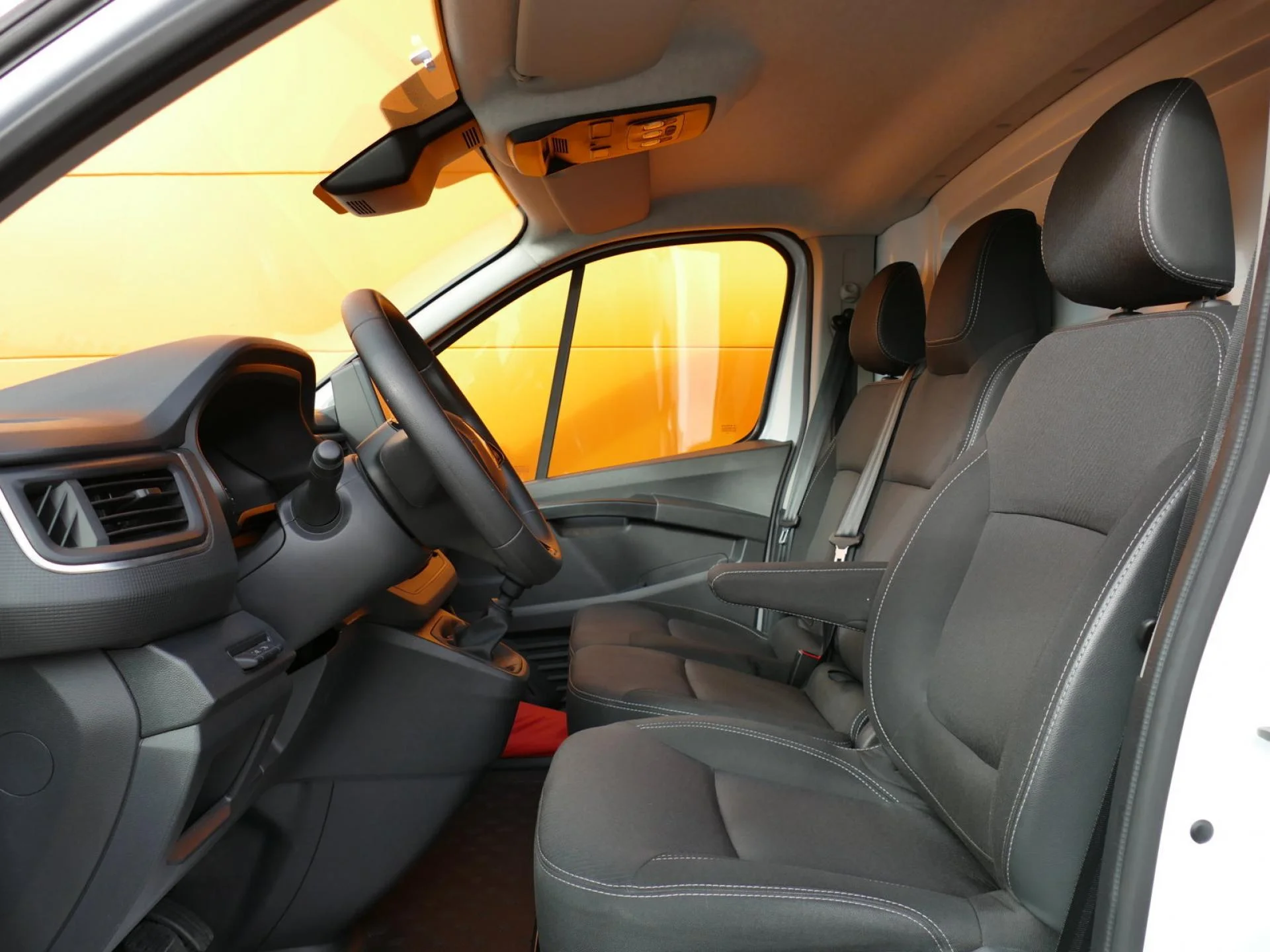 RENAULT TRAFIC - Miniature 6 sur 32 - Cliquer pour voir cette photo