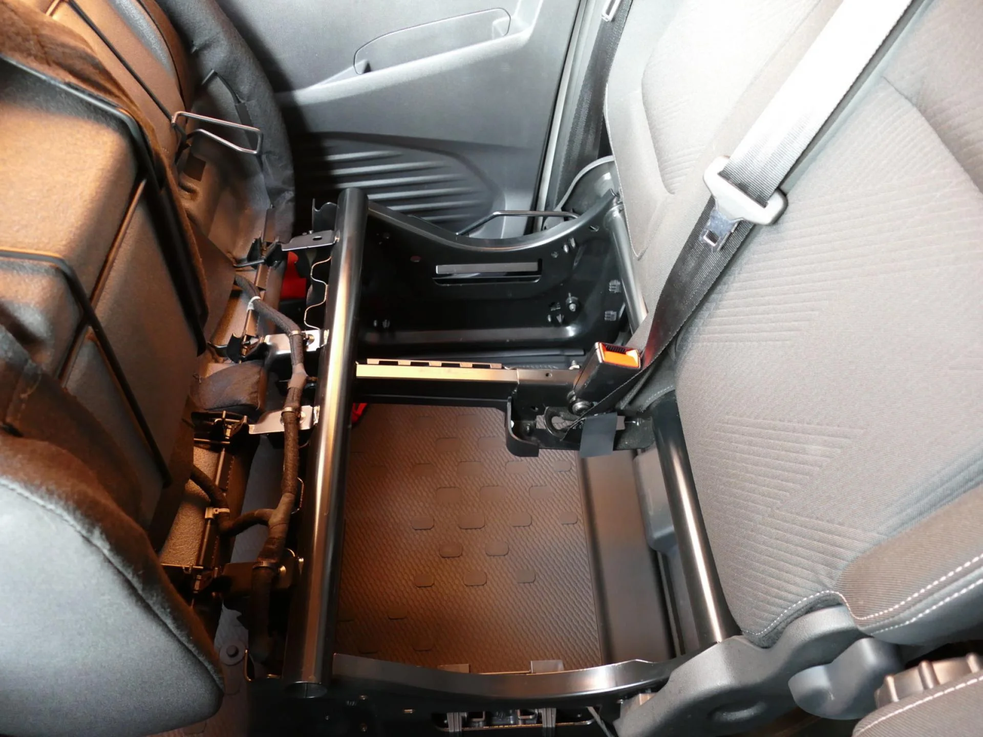 RENAULT TRAFIC - Miniature 24 sur 32 - Cliquer pour voir cette photo