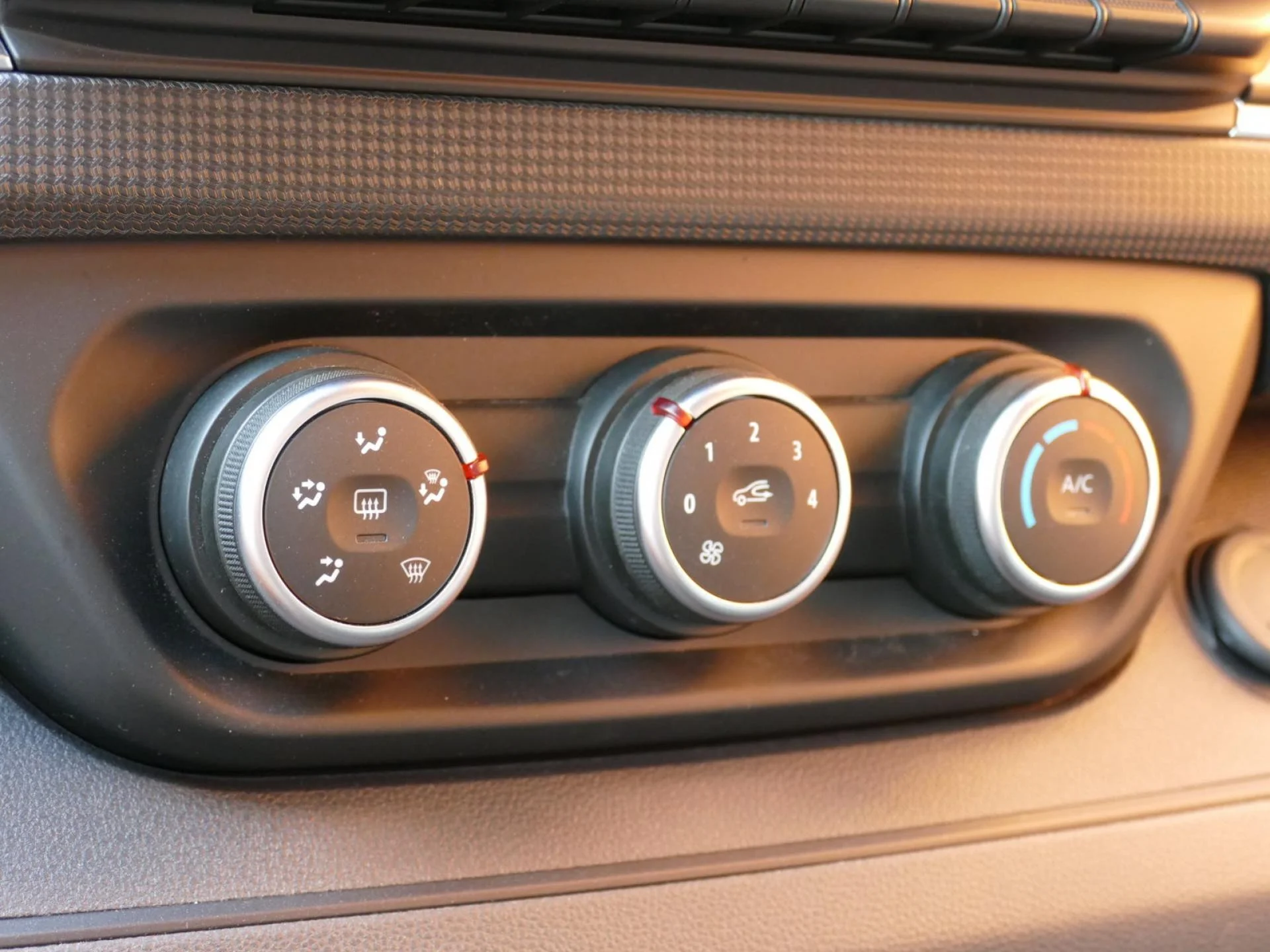 RENAULT TRAFIC - Miniature 14 sur 32 - Cliquer pour voir cette photo