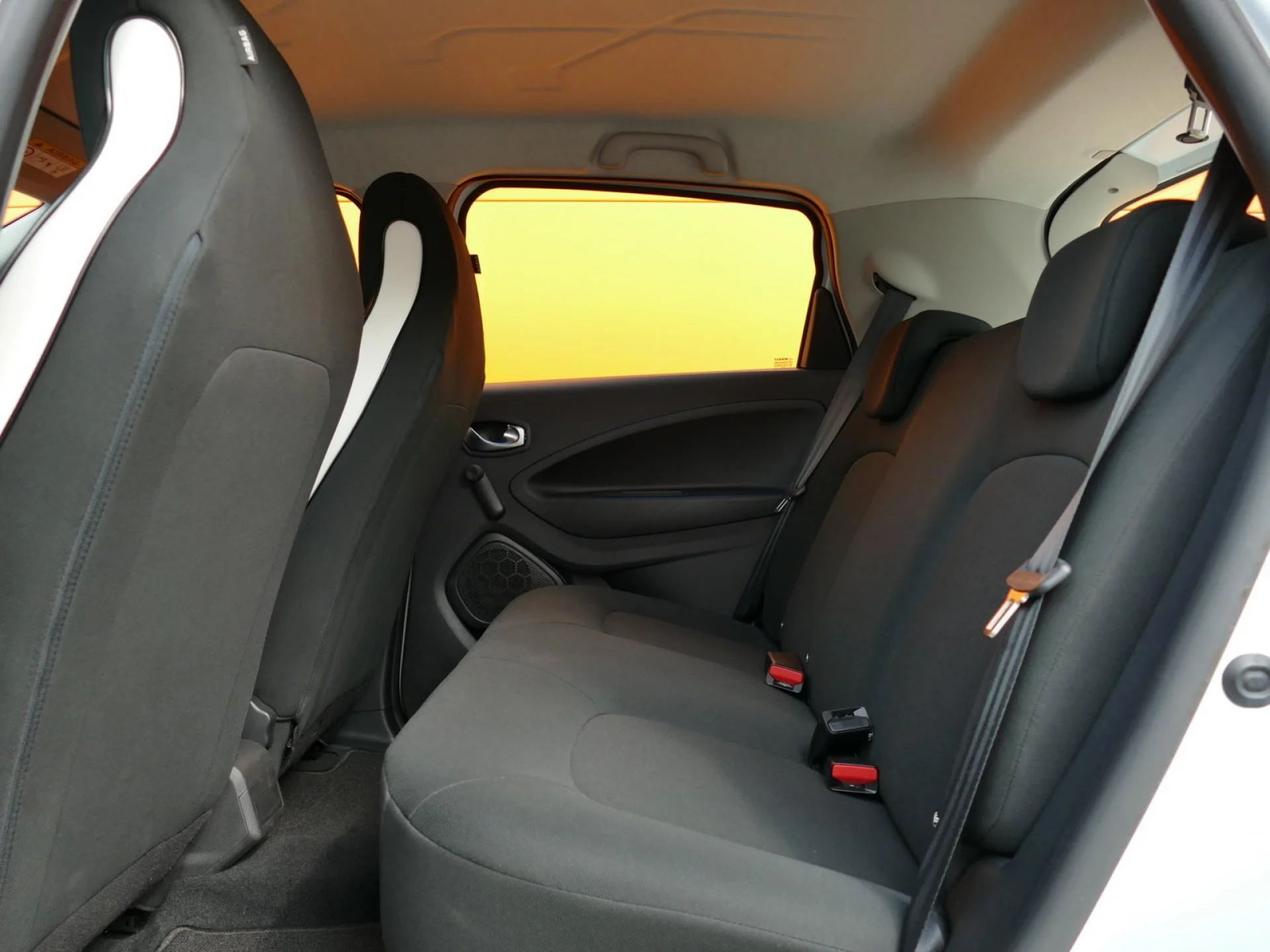 RENAULT ZOE - Miniature 9 sur 29 - Cliquer pour voir cette photo
