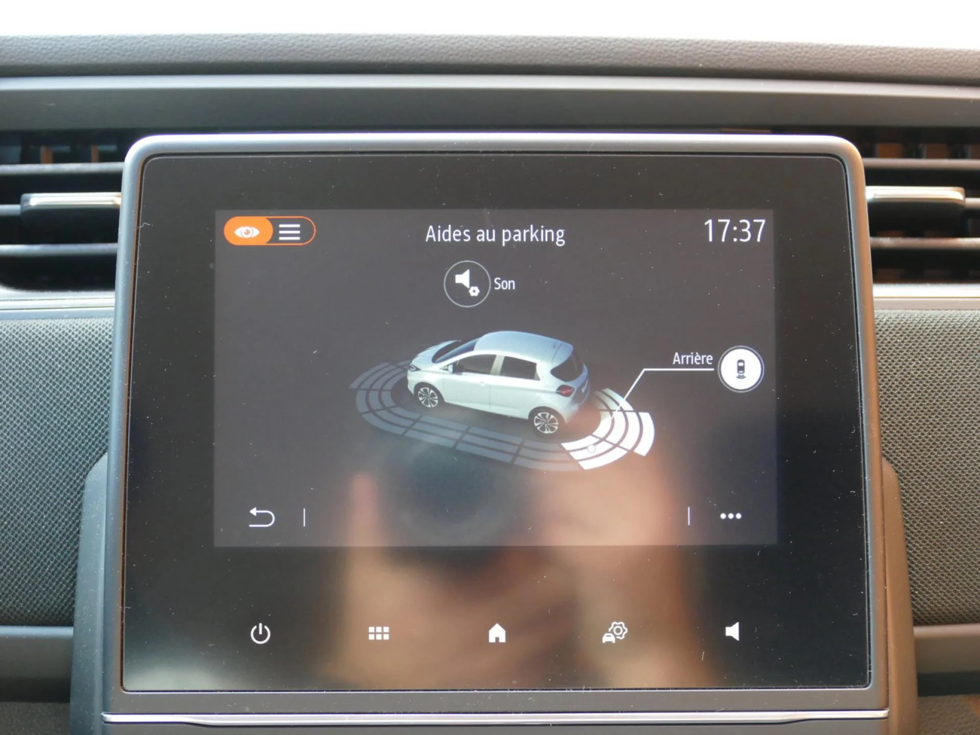 RENAULT ZOE - Miniature 13 sur 29 - Cliquer pour voir cette photo
