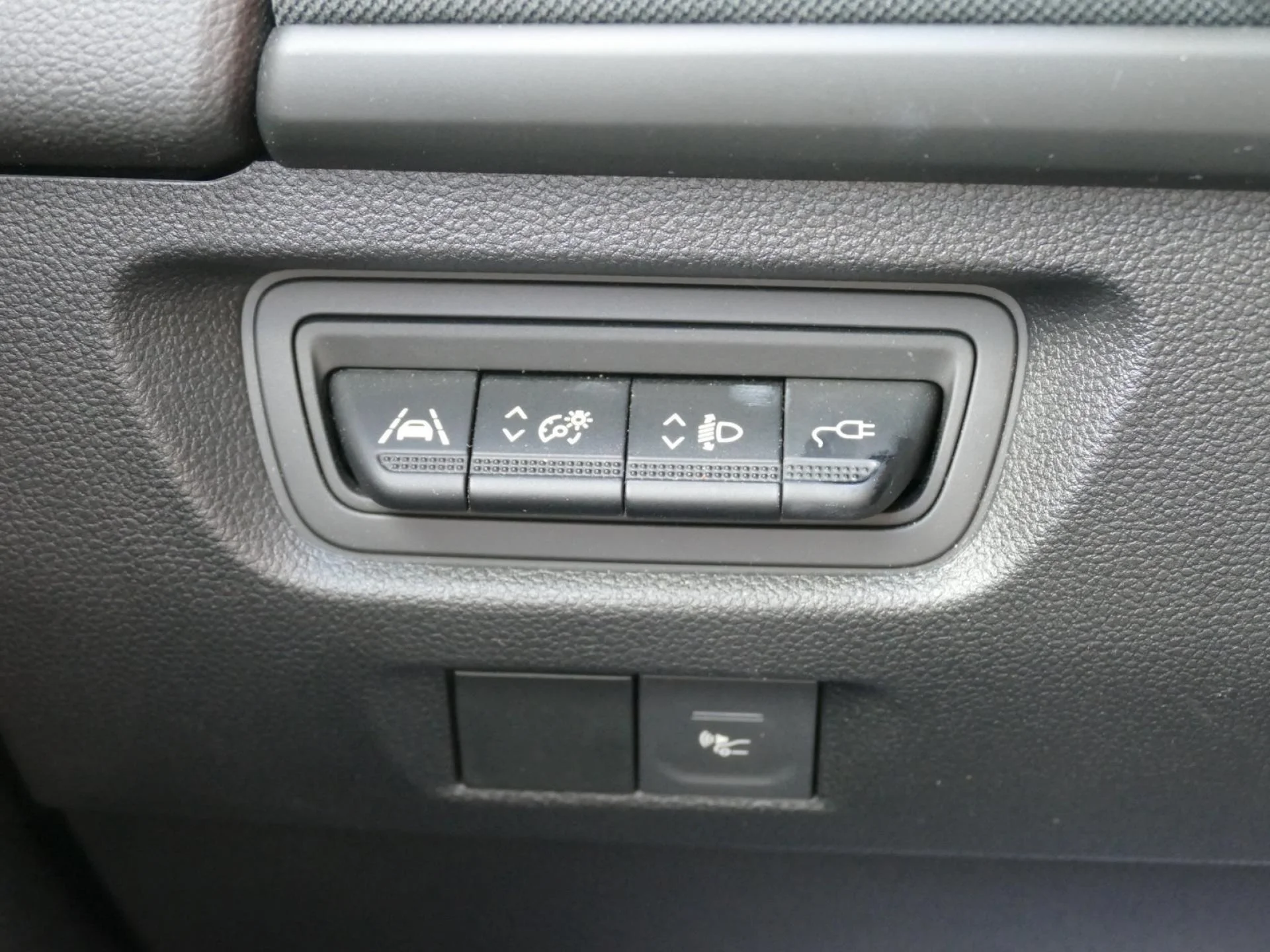 RENAULT ZOE - Miniature 20 sur 29 - Cliquer pour voir cette photo