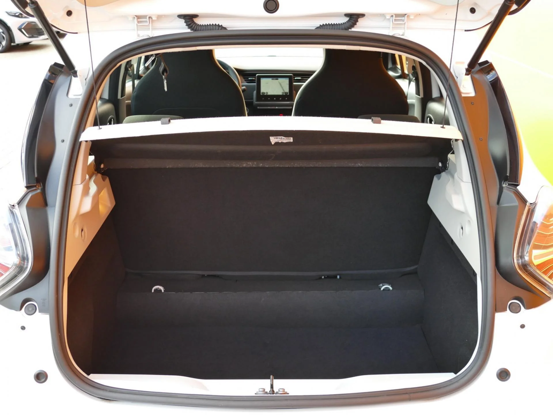 RENAULT ZOE - Miniature 10 sur 29 - Cliquer pour voir cette photo