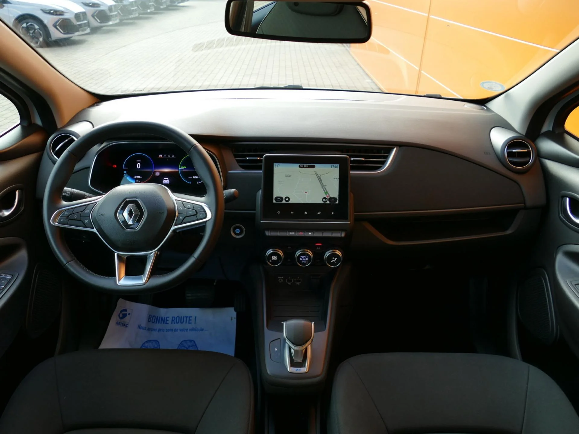 RENAULT ZOE - Miniature 7 sur 29 - Cliquer pour voir cette photo