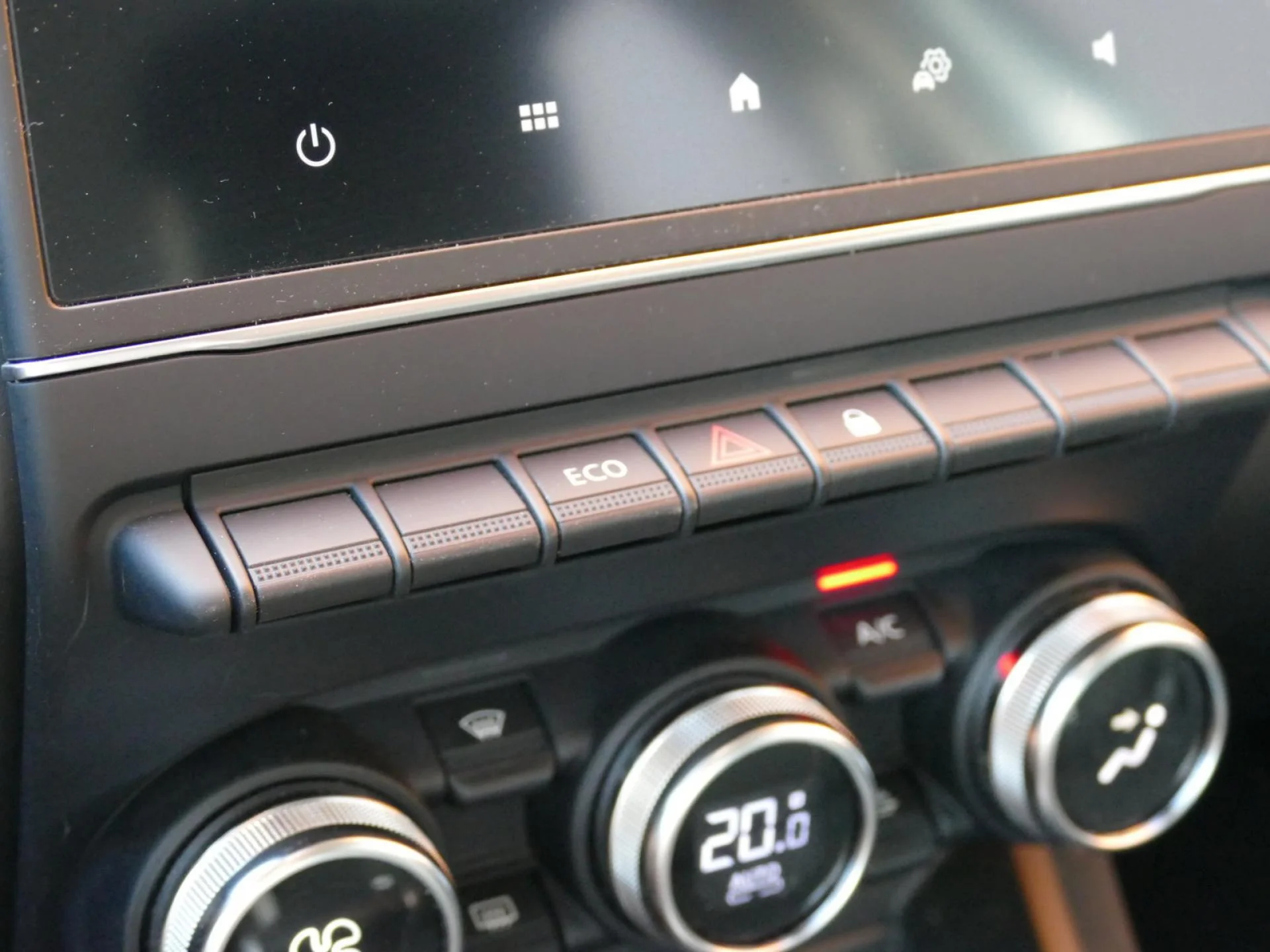 RENAULT ZOE - Miniature 21 sur 29 - Cliquer pour voir cette photo