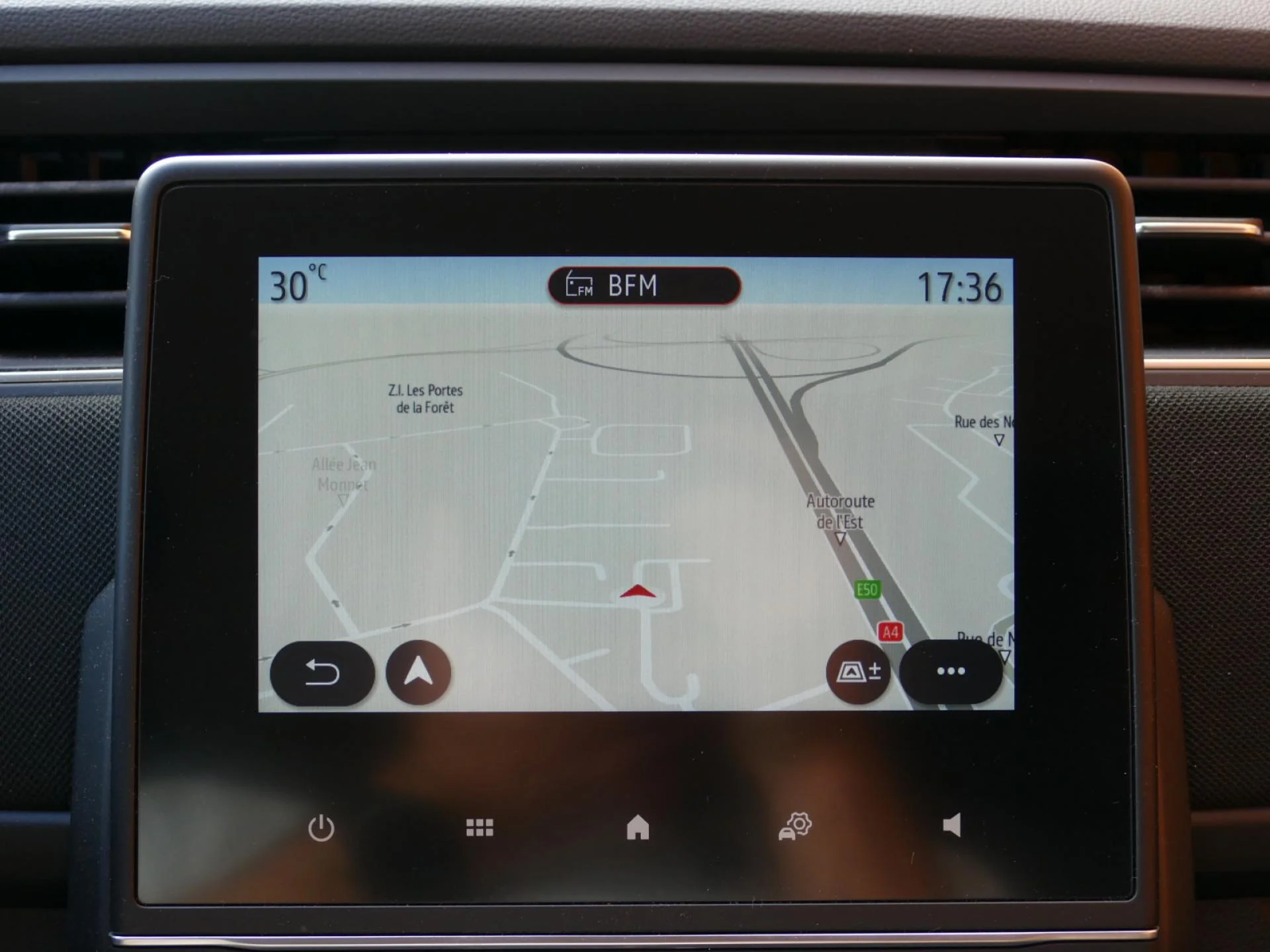 RENAULT ZOE - Miniature 11 sur 29 - Cliquer pour voir cette photo
