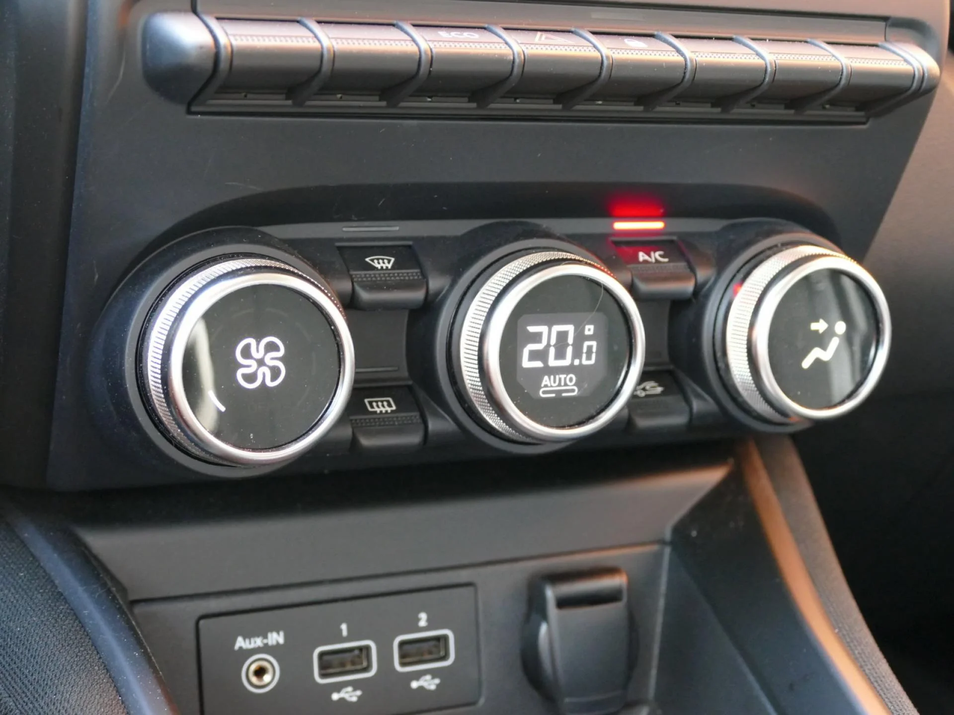 RENAULT ZOE - Miniature 17 sur 29 - Cliquer pour voir cette photo