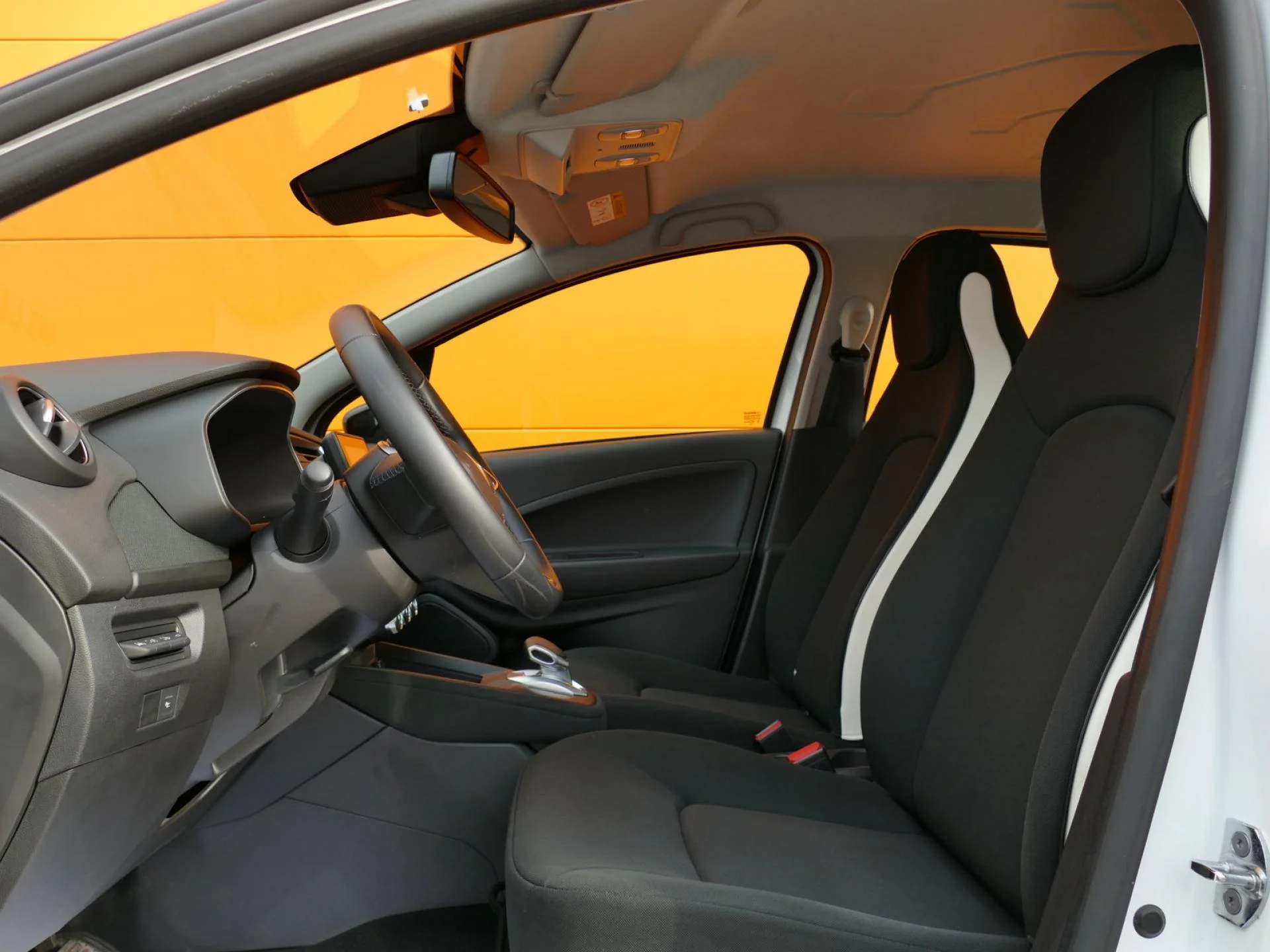 RENAULT ZOE - Miniature 8 sur 33 - Cliquer pour voir cette photo