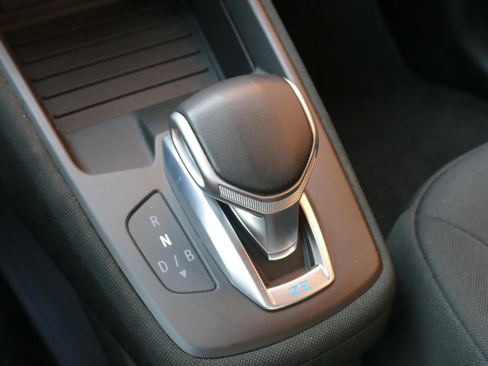 RENAULT ZOE - Miniature 20 sur 33 - Cliquer pour voir cette photo
