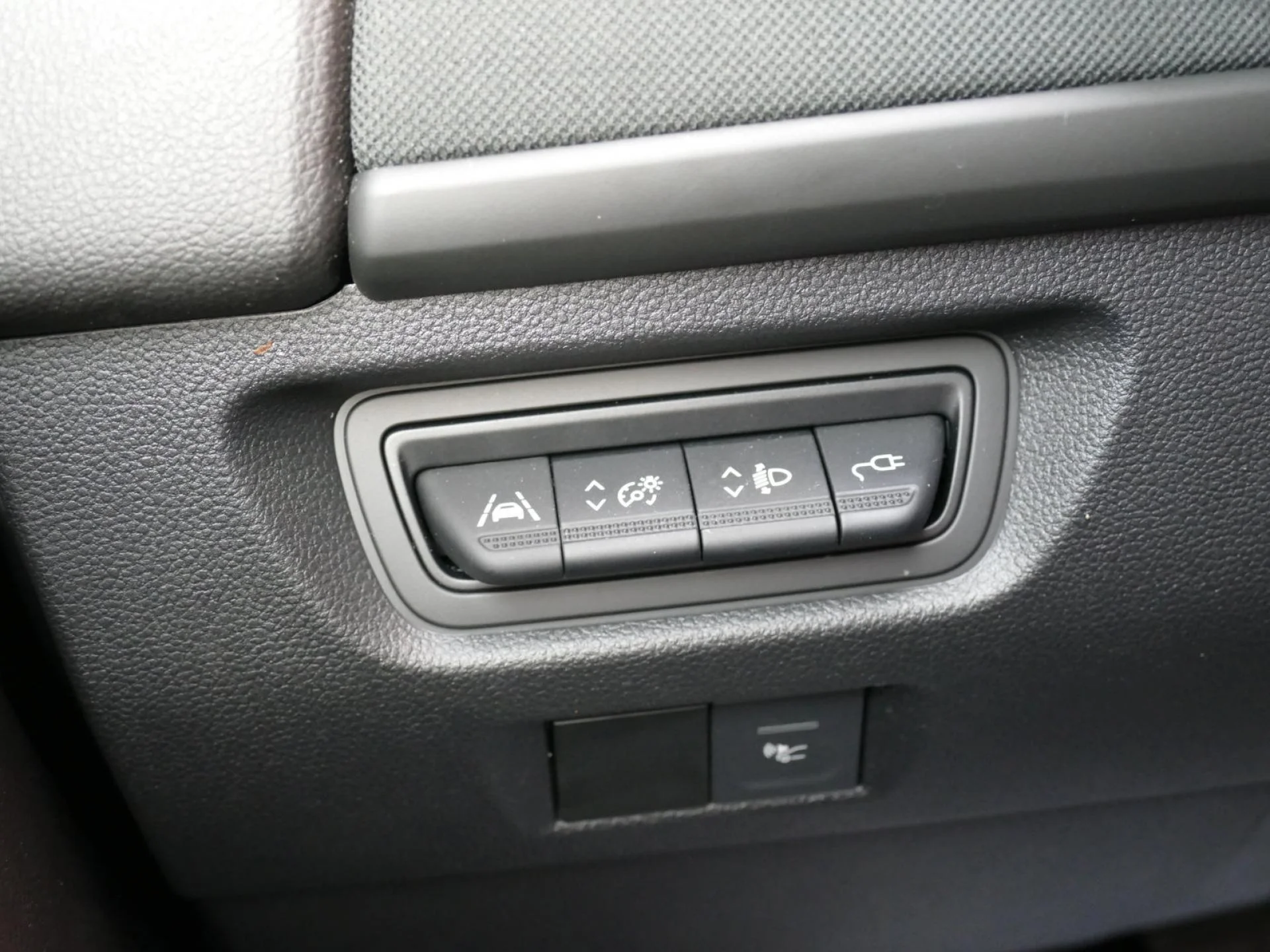 RENAULT ZOE - Miniature 21 sur 33 - Cliquer pour voir cette photo