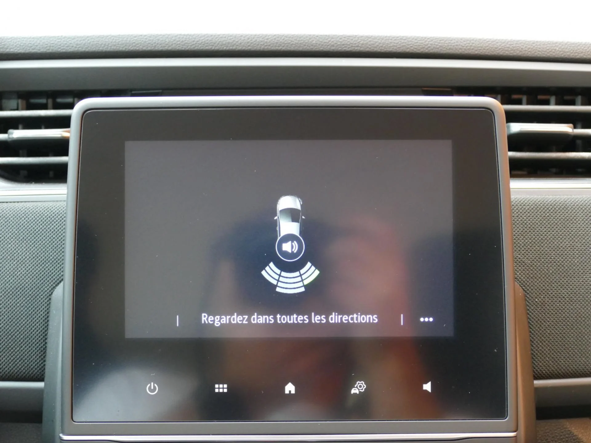 RENAULT ZOE - Miniature 12 sur 33 - Cliquer pour voir cette photo