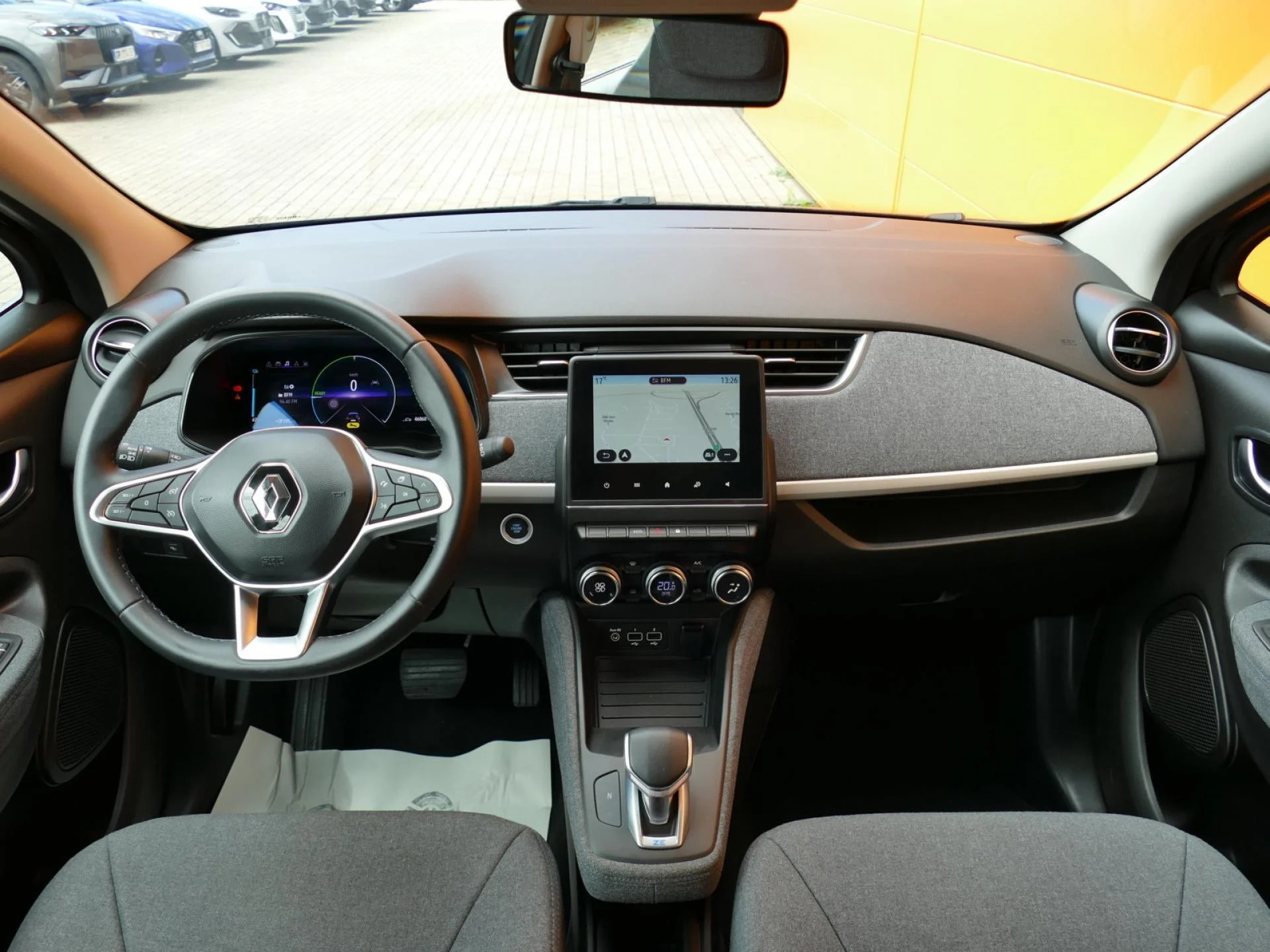RENAULT ZOE - Miniature 5 sur 32 - Cliquer pour voir cette photo