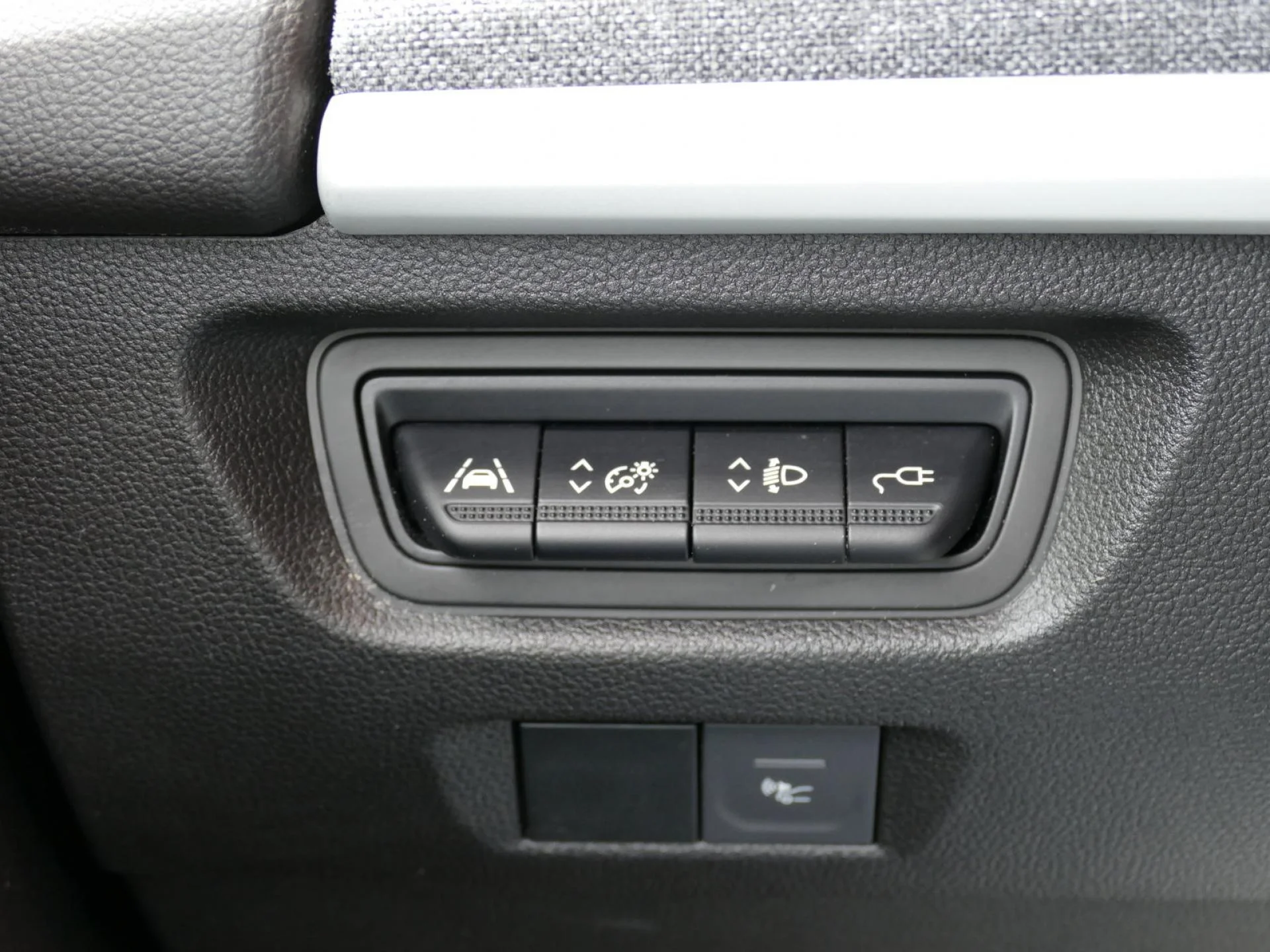 RENAULT ZOE - Miniature 19 sur 32 - Cliquer pour voir cette photo