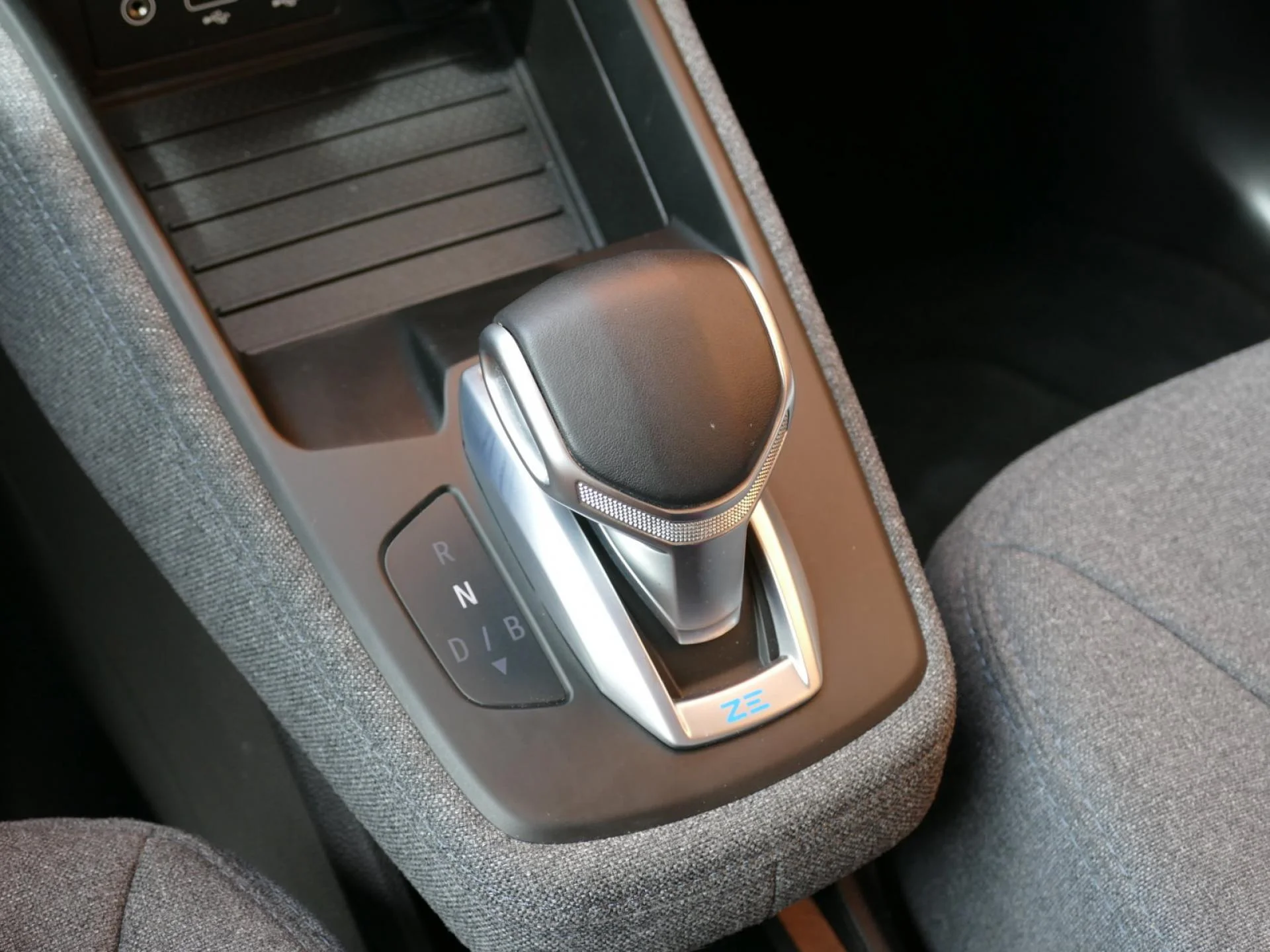 RENAULT ZOE - Miniature 18 sur 32 - Cliquer pour voir cette photo