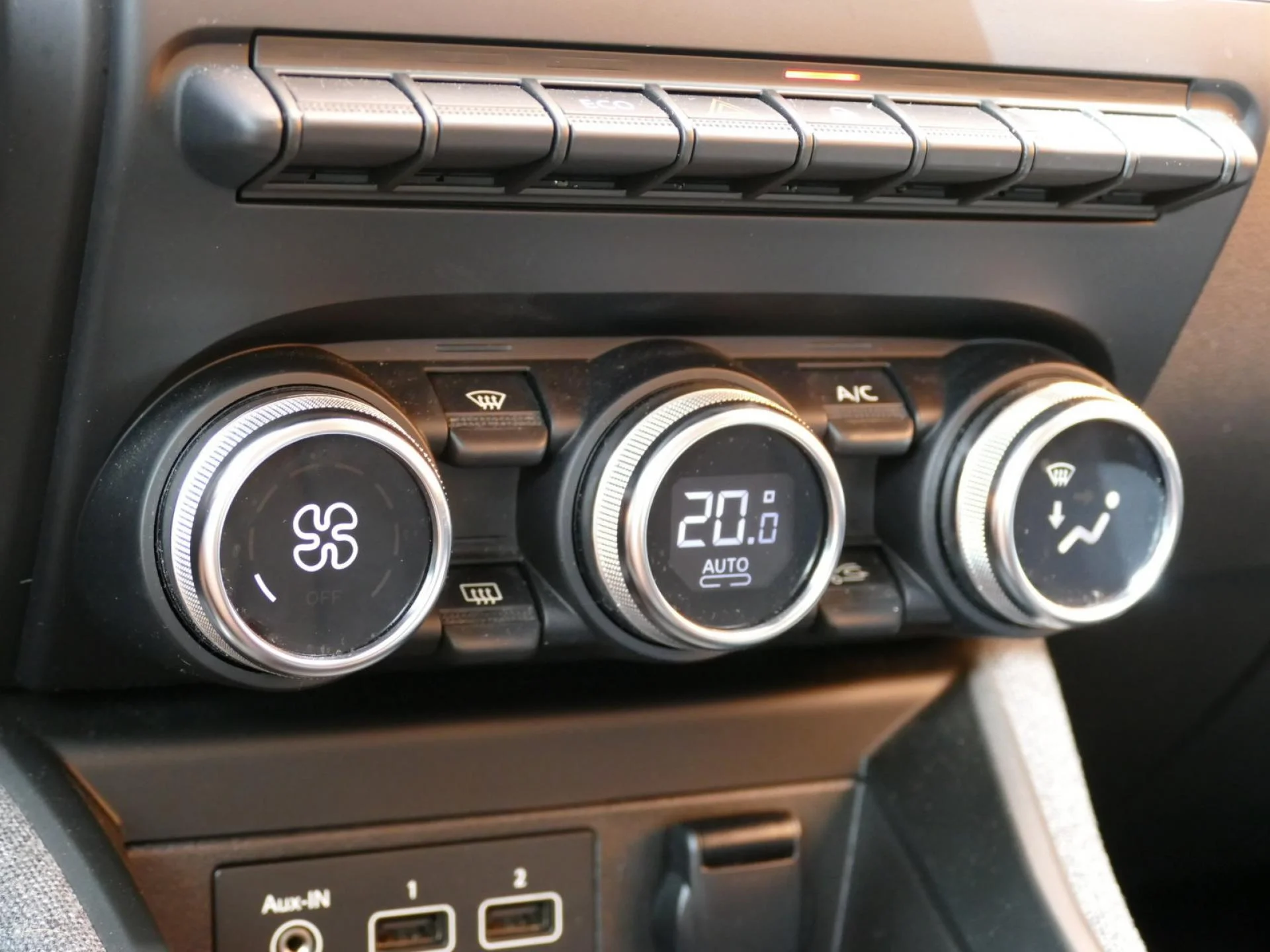 RENAULT ZOE - Miniature 14 sur 32 - Cliquer pour voir cette photo