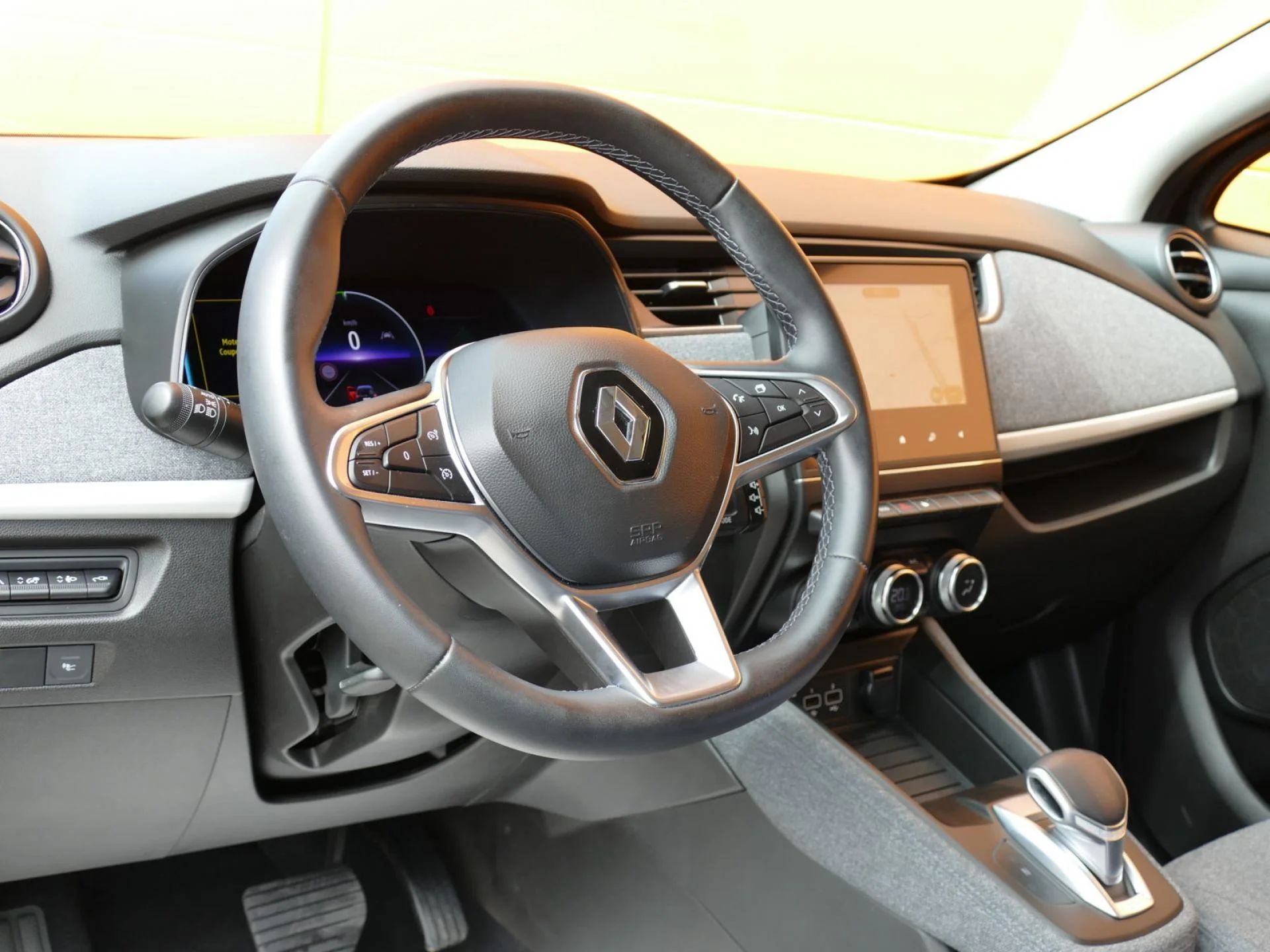 RENAULT ZOE - Miniature 15 sur 32 - Cliquer pour voir cette photo