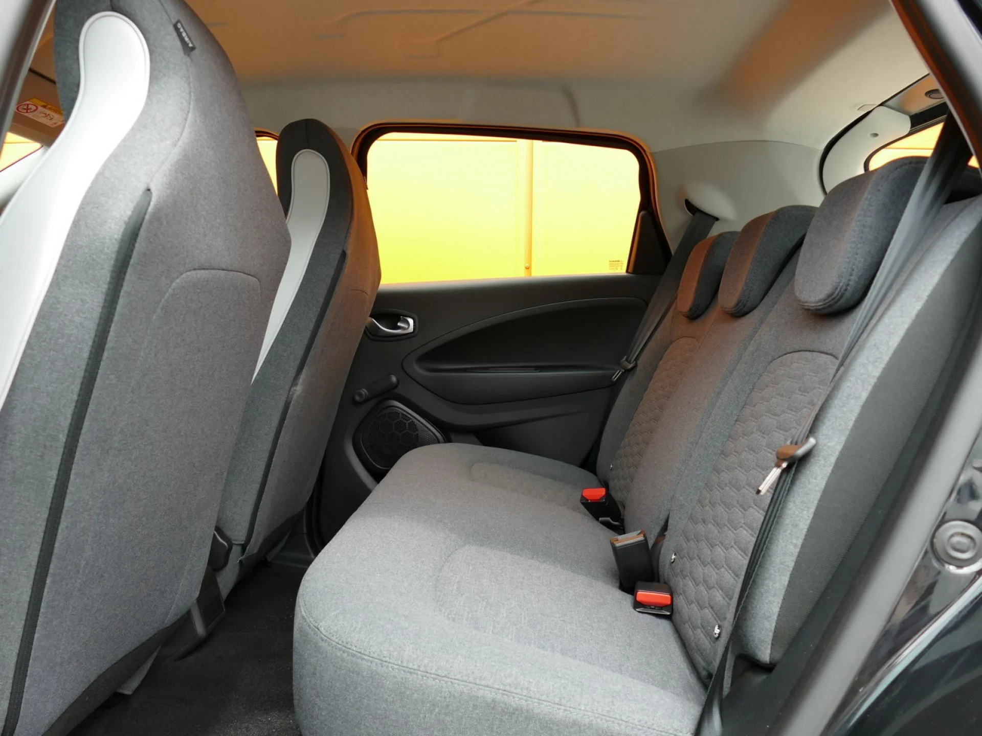 RENAULT ZOE - Miniature 7 sur 32 - Cliquer pour voir cette photo