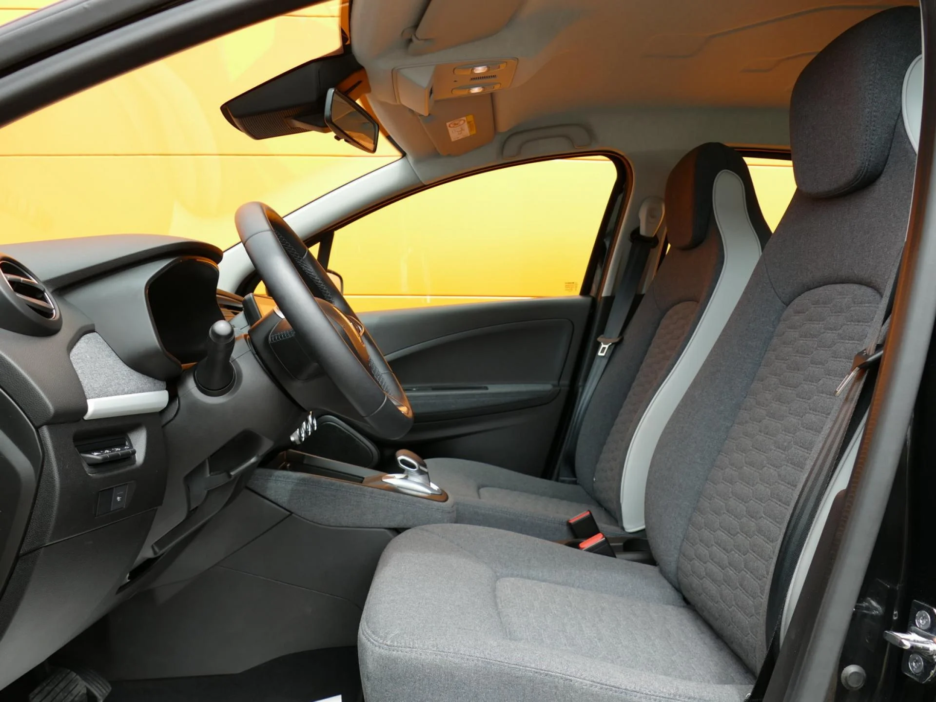 RENAULT ZOE - Miniature 6 sur 32 - Cliquer pour voir cette photo