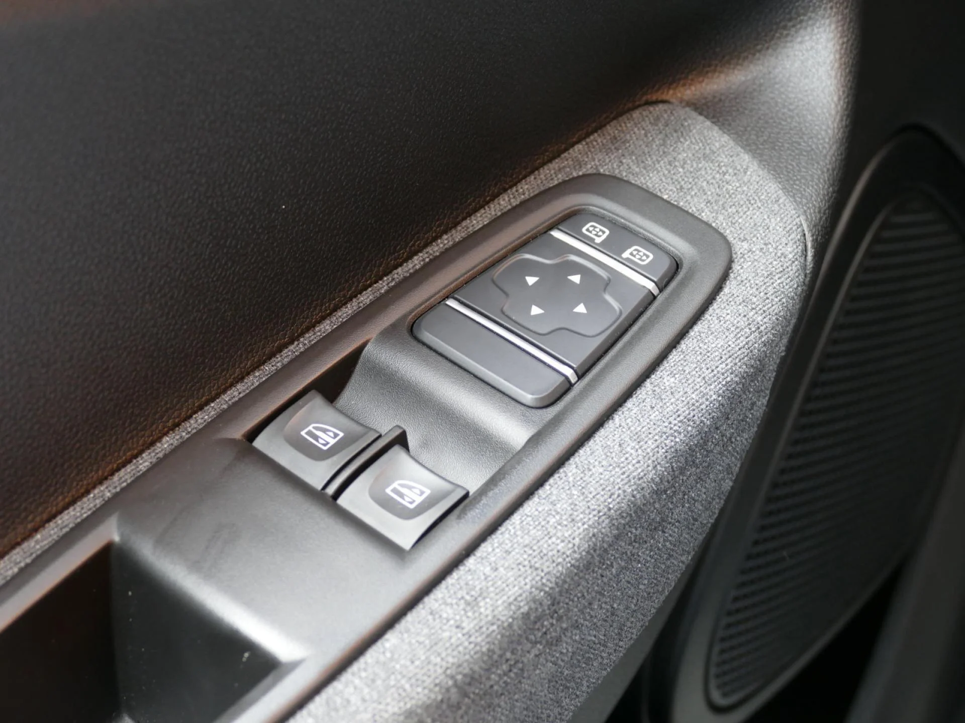 RENAULT ZOE - Miniature 22 sur 32 - Cliquer pour voir cette photo