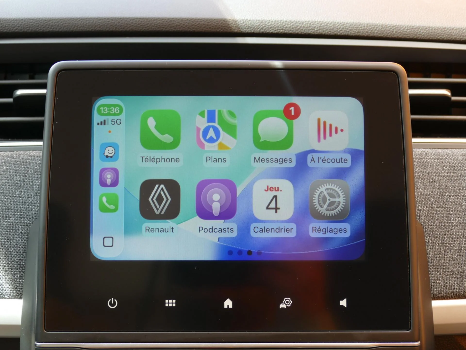 RENAULT ZOE - Miniature 13 sur 32 - Cliquer pour voir cette photo