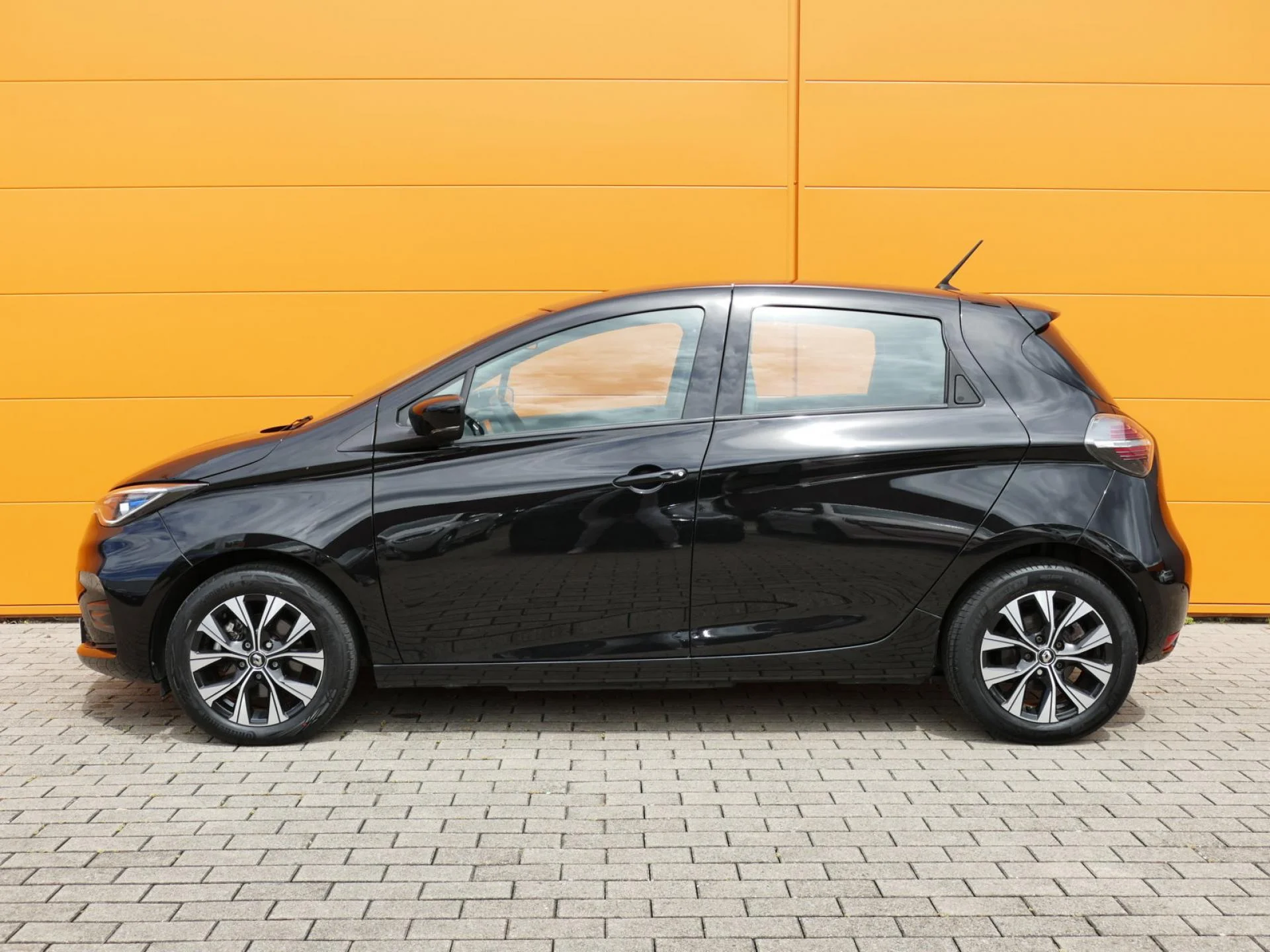 RENAULT ZOE - Miniature 3 sur 32 - Cliquer pour voir cette photo