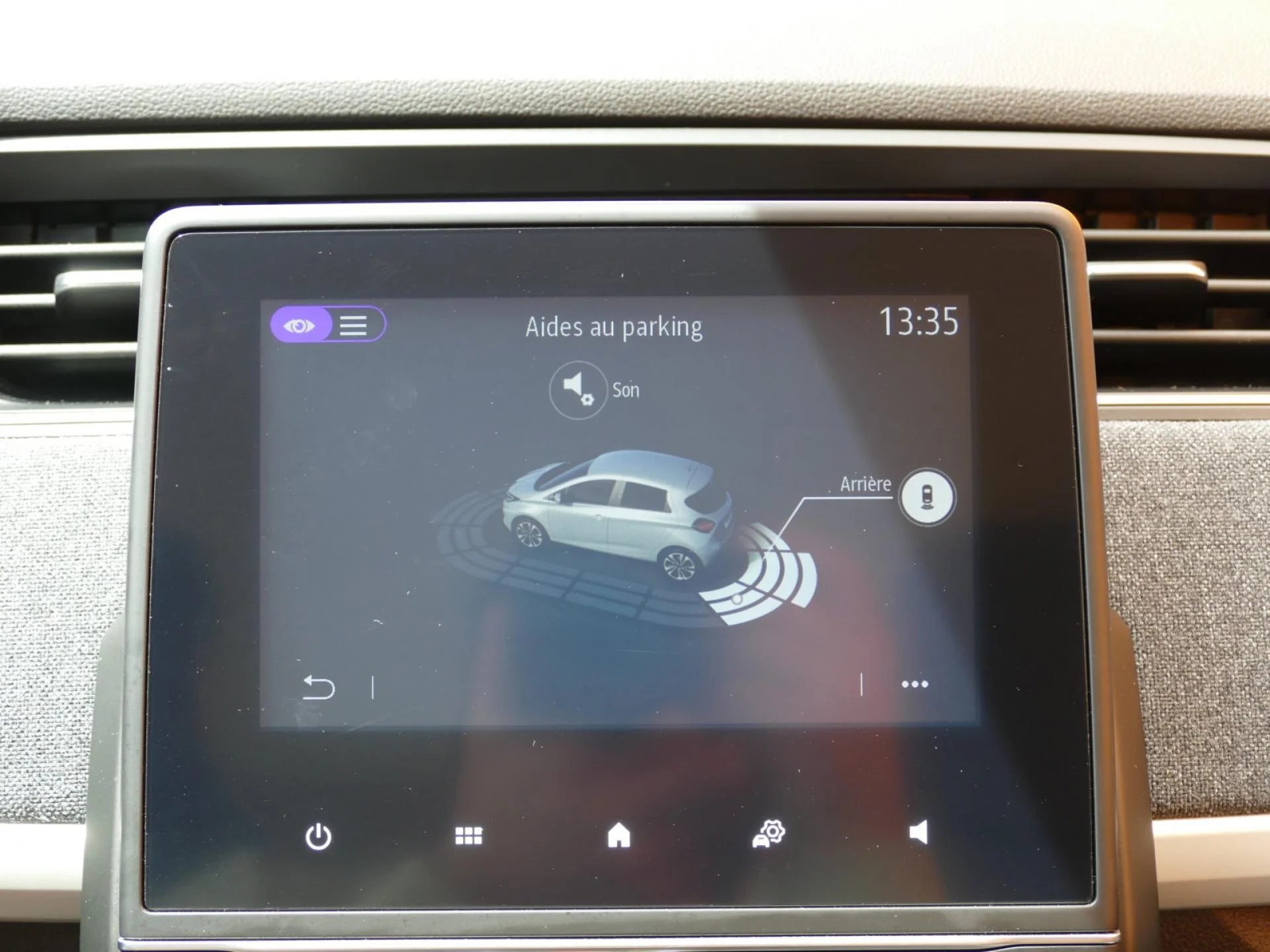 RENAULT ZOE - Miniature 12 sur 32 - Cliquer pour voir cette photo