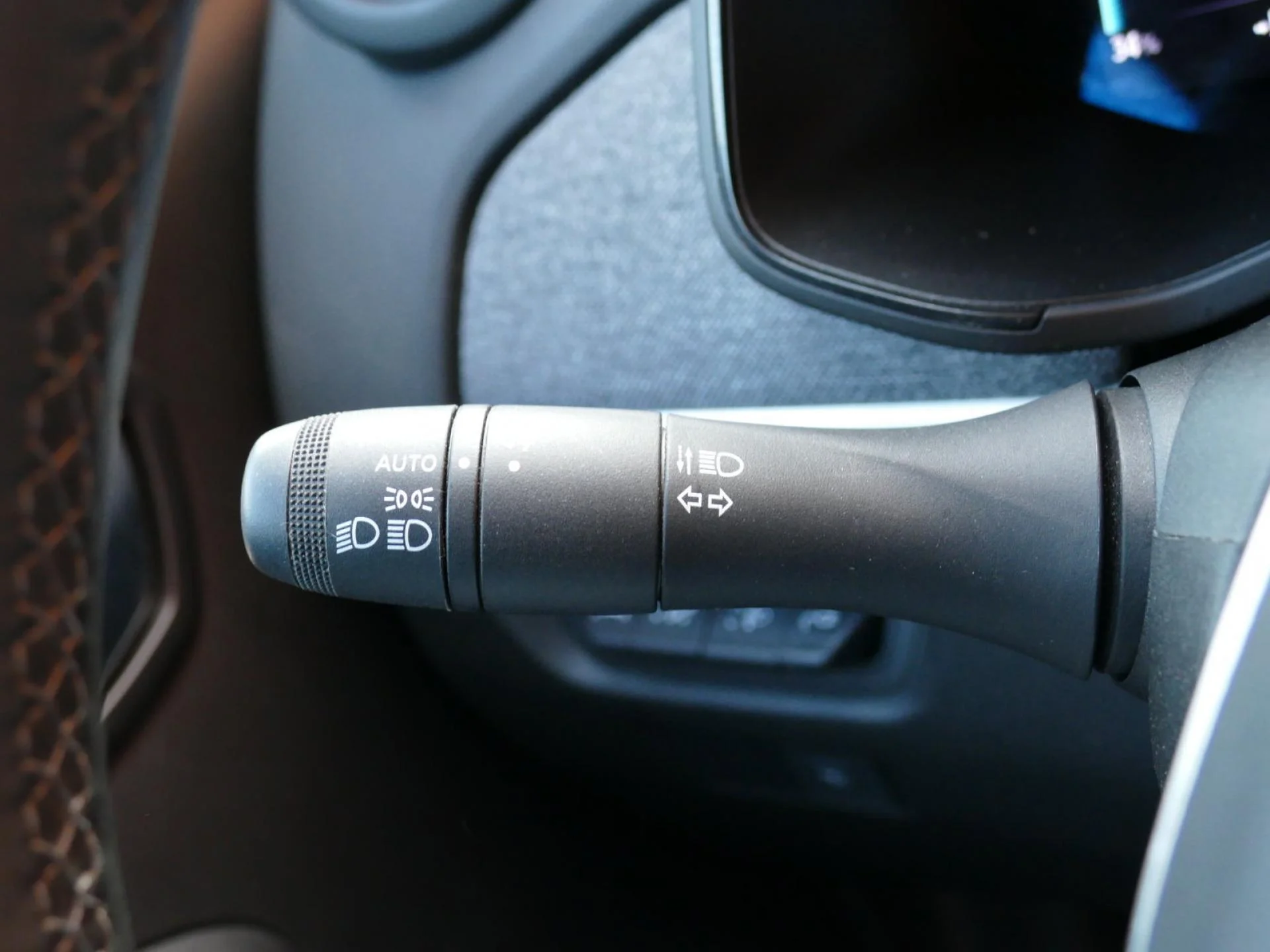 RENAULT ZOE - Miniature 24 sur 32 - Cliquer pour voir cette photo