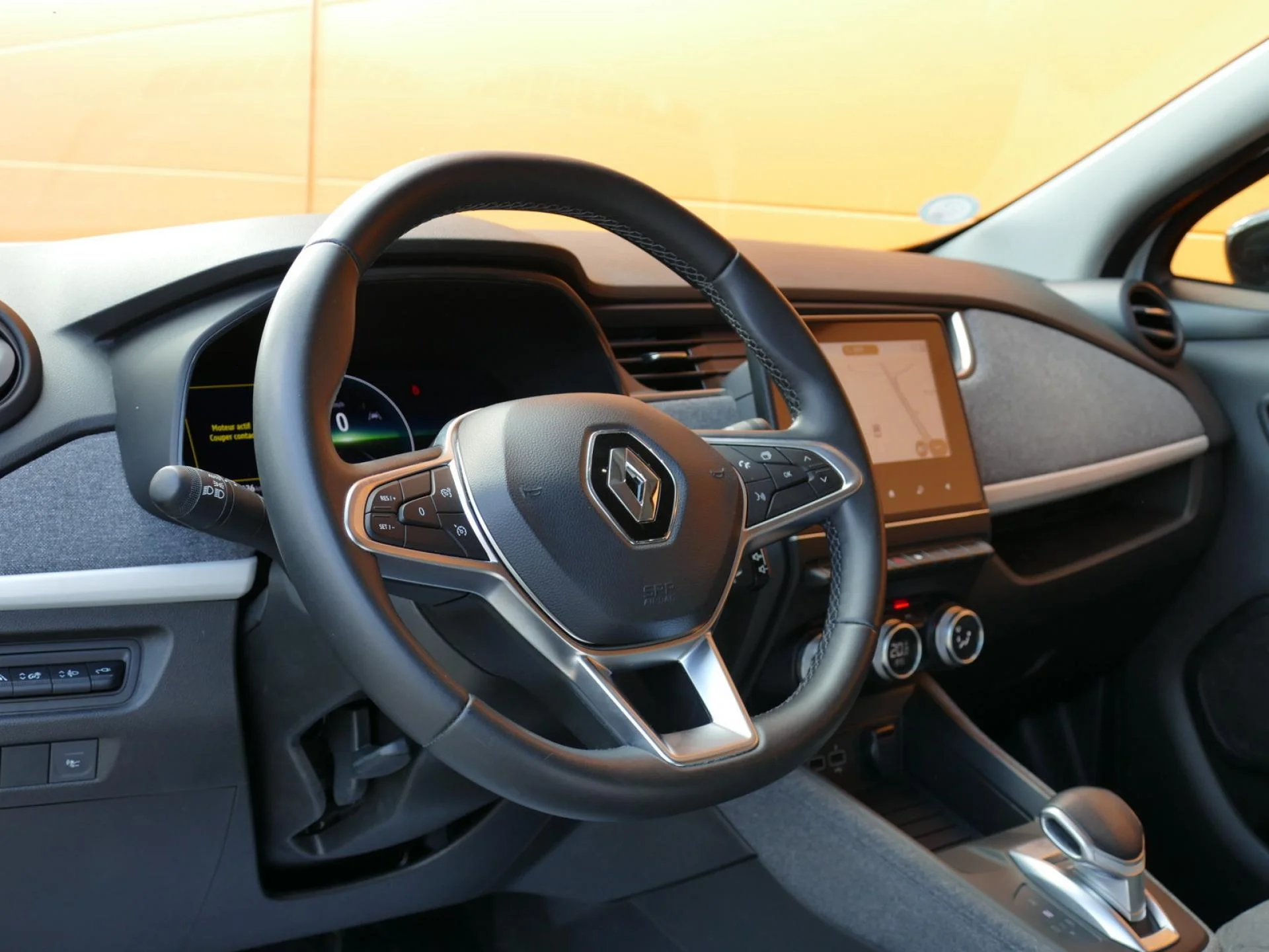 RENAULT ZOE - Miniature 15 sur 32 - Cliquer pour voir cette photo