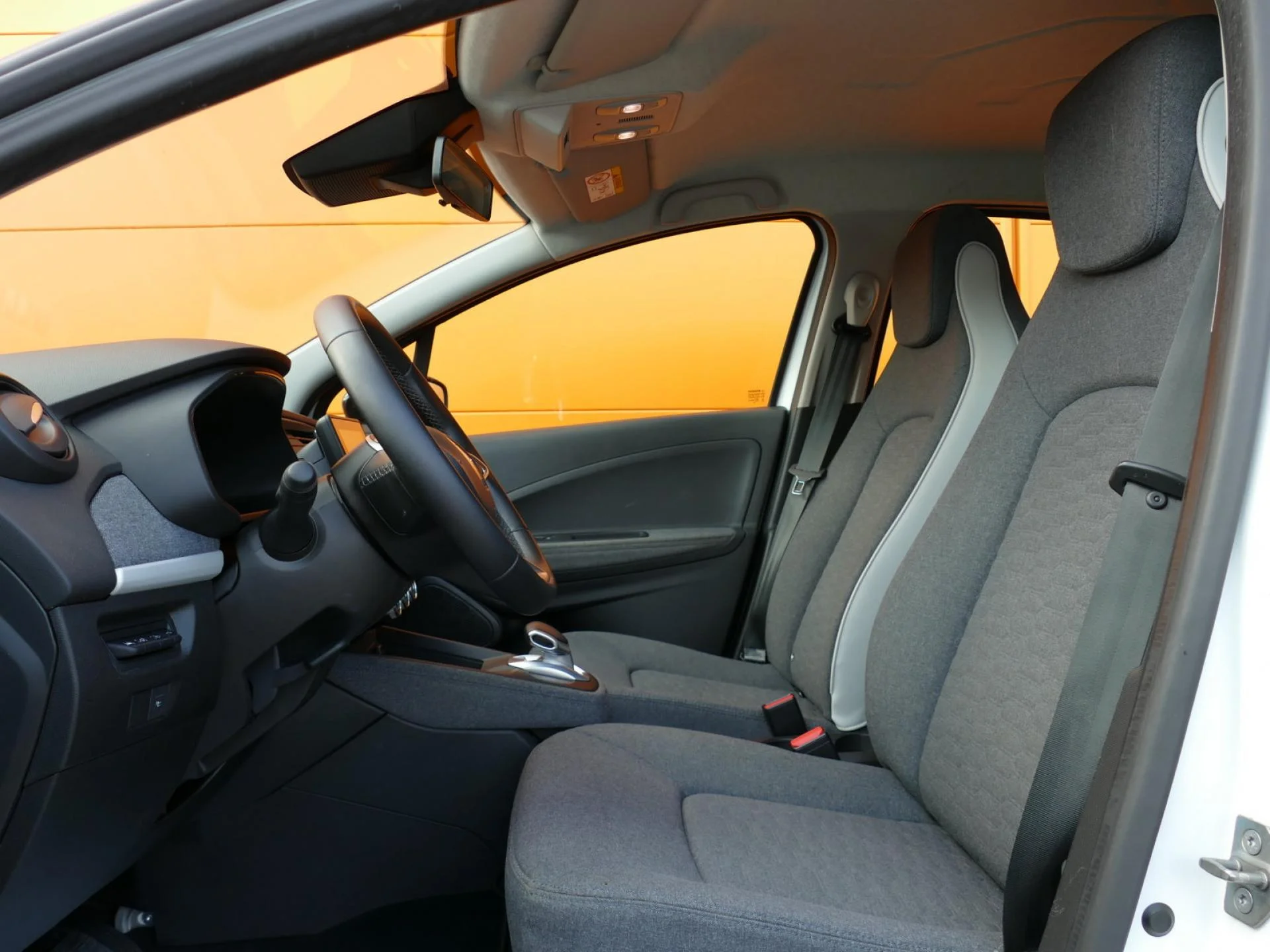 RENAULT ZOE - Miniature 6 sur 32 - Cliquer pour voir cette photo