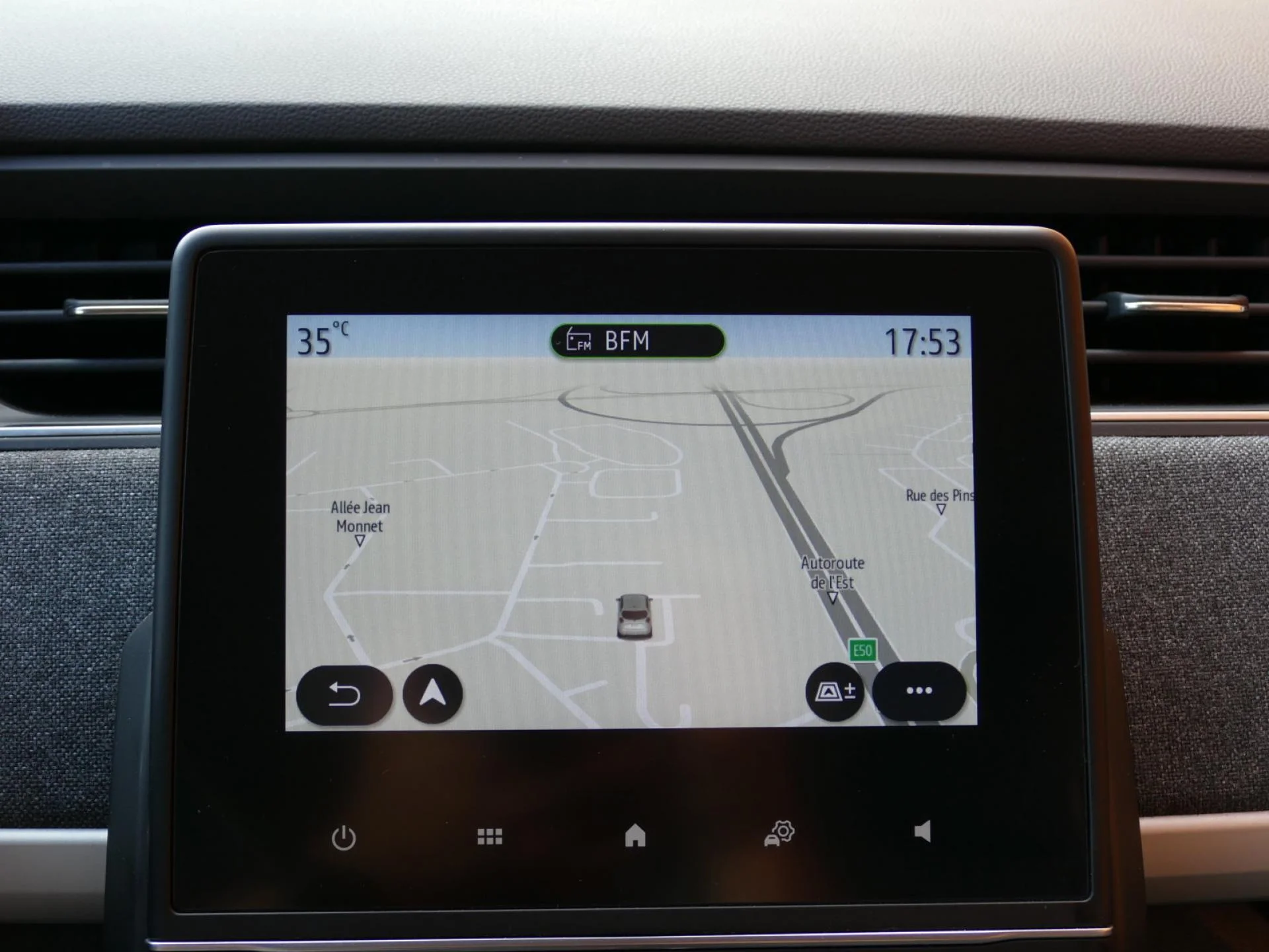 RENAULT ZOE - Miniature 9 sur 32 - Cliquer pour voir cette photo