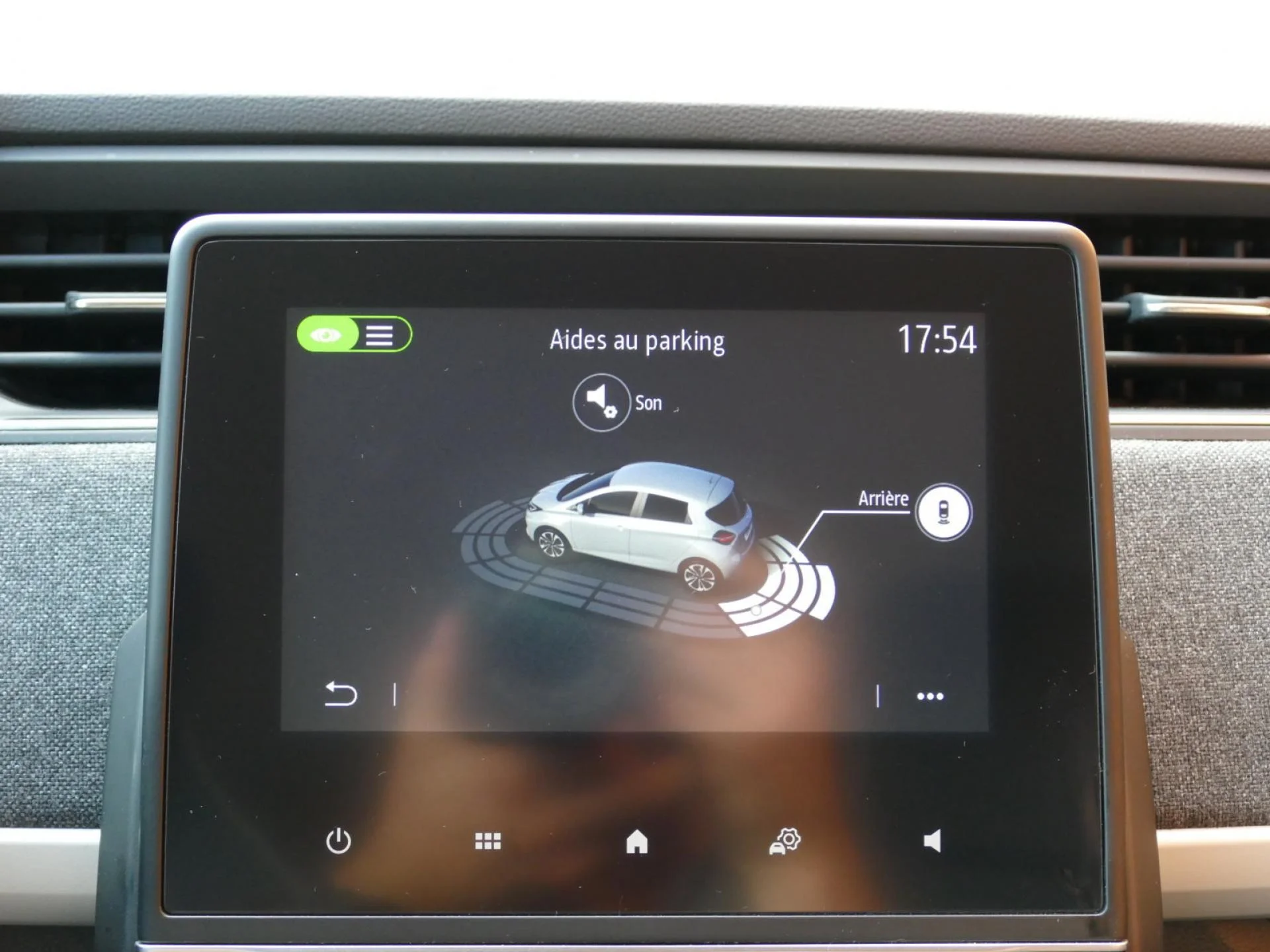 RENAULT ZOE - Miniature 11 sur 32 - Cliquer pour voir cette photo