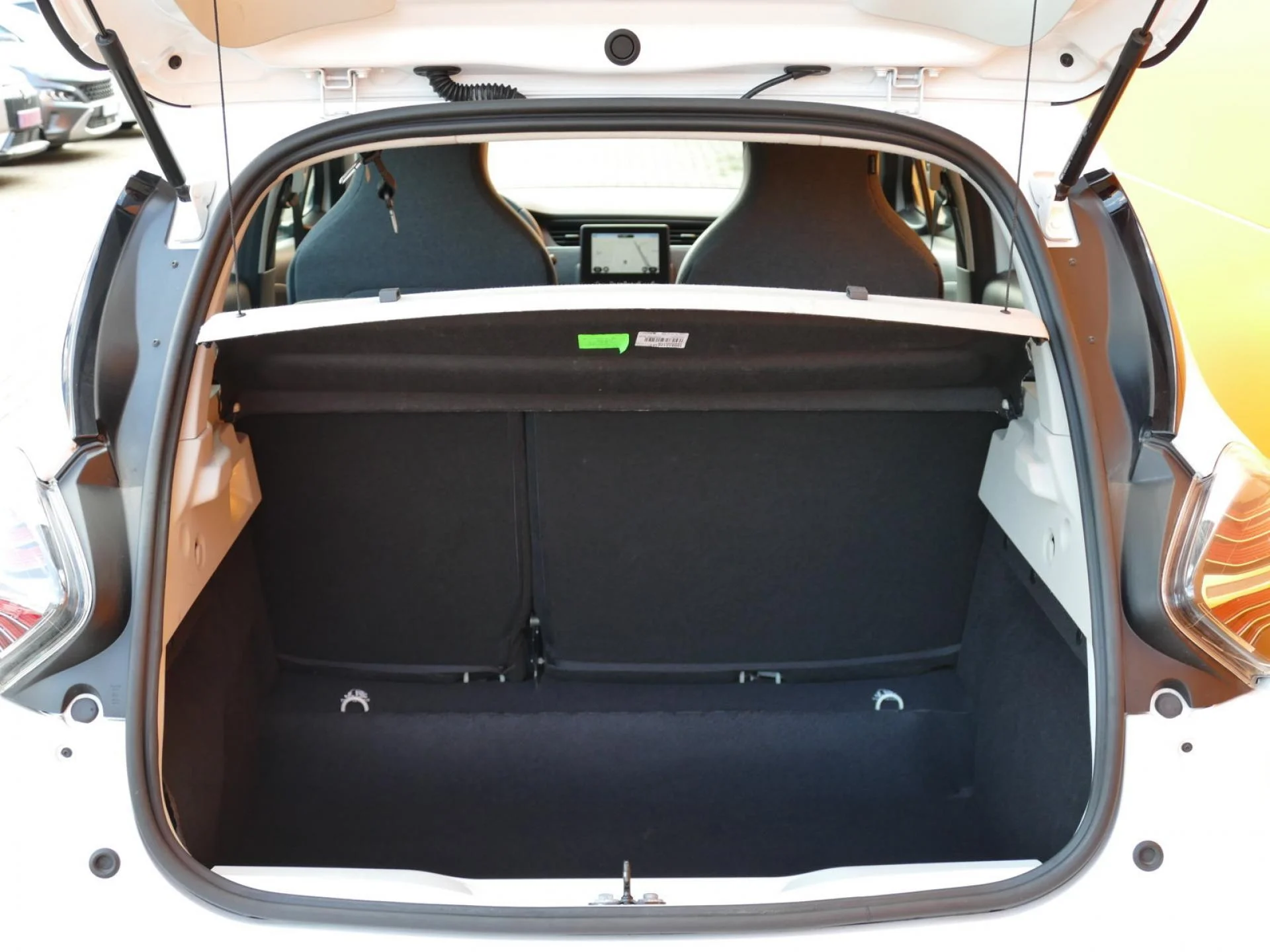 RENAULT ZOE - Miniature 8 sur 32 - Cliquer pour voir cette photo