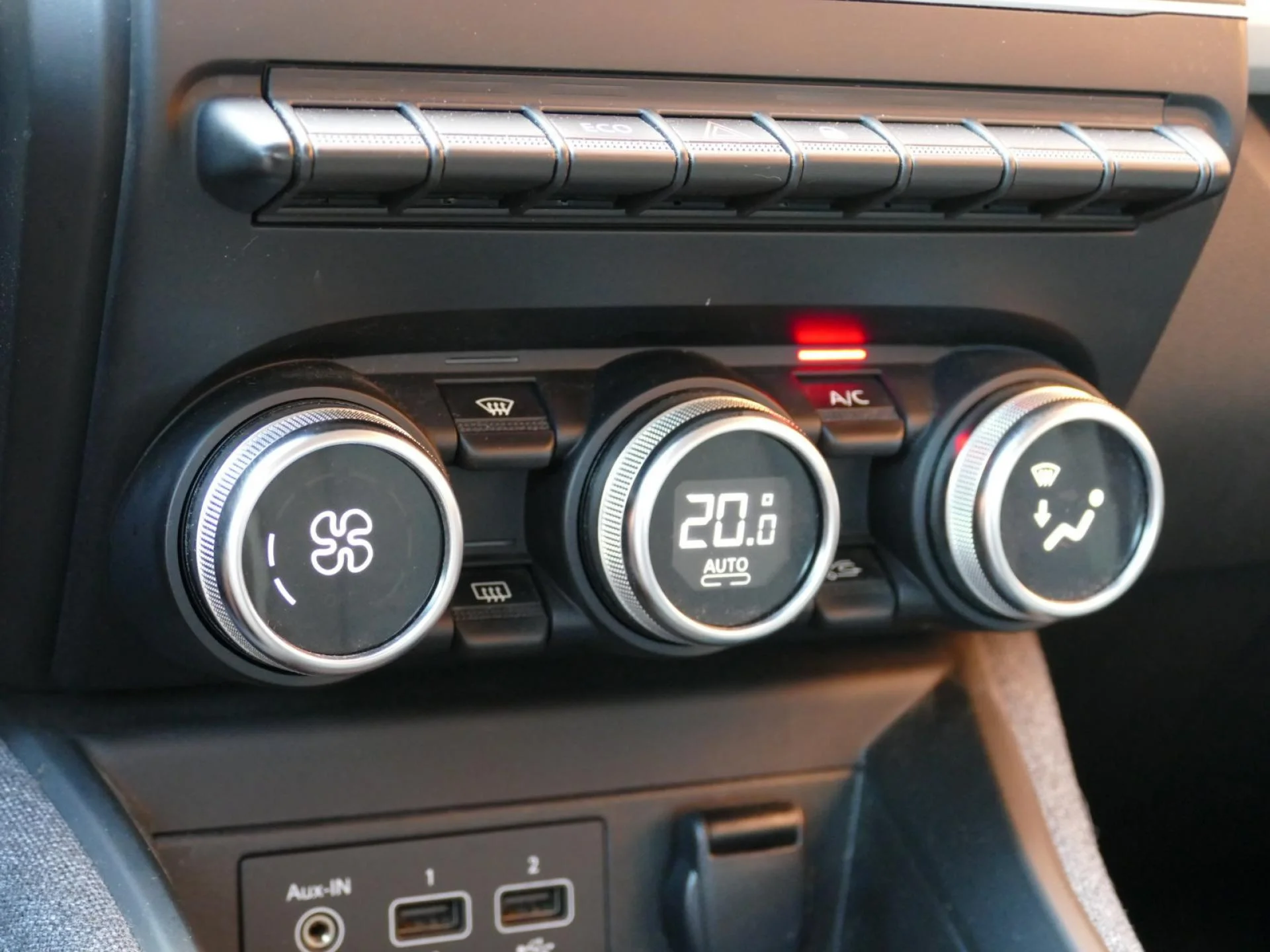 RENAULT ZOE - Miniature 14 sur 32 - Cliquer pour voir cette photo