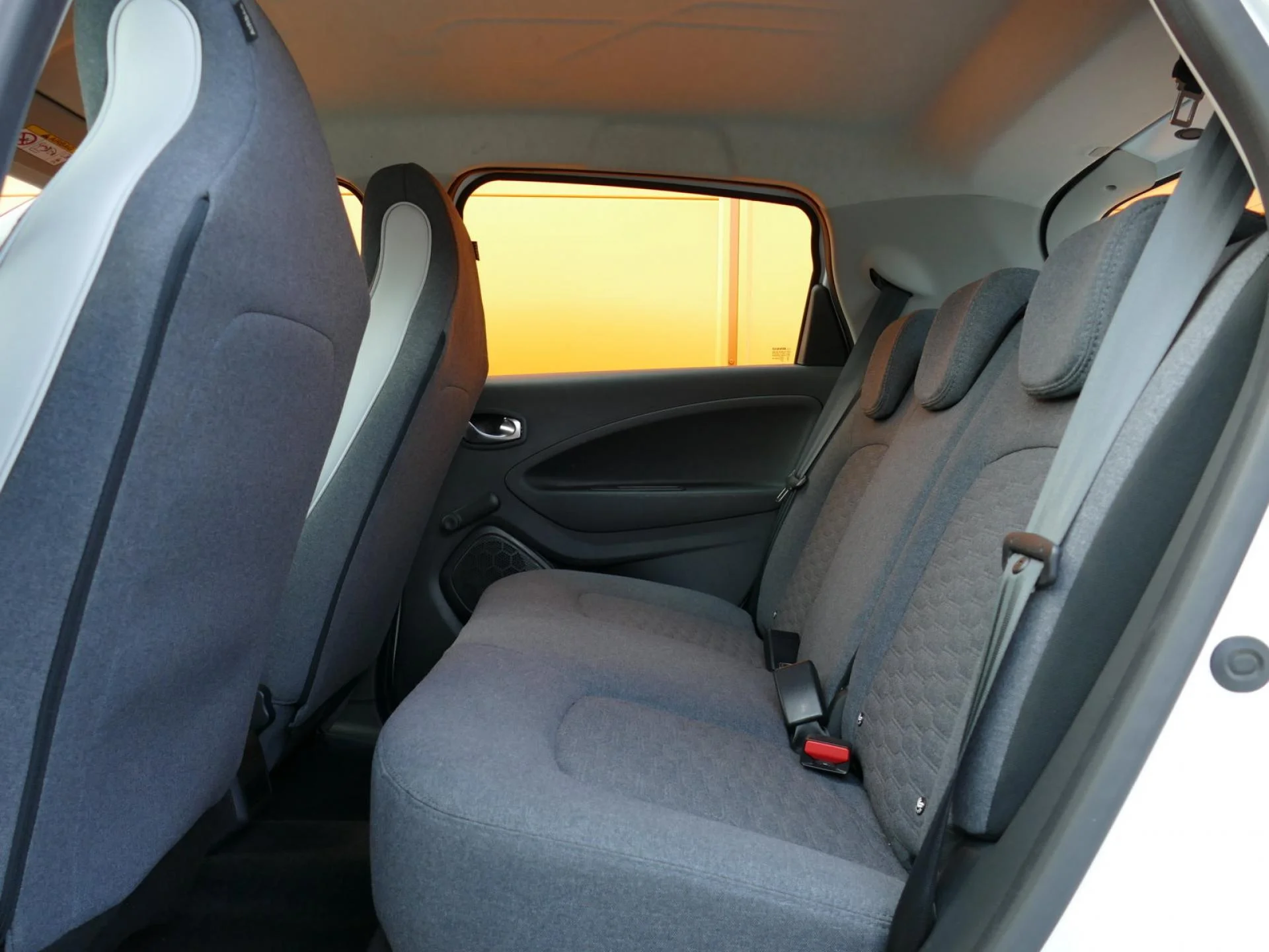 RENAULT ZOE - Miniature 7 sur 32 - Cliquer pour voir cette photo