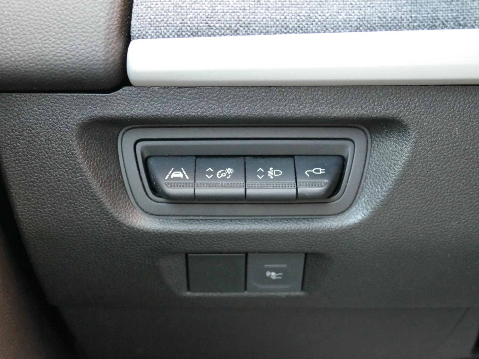 RENAULT ZOE - Miniature 20 sur 32 - Cliquer pour voir cette photo