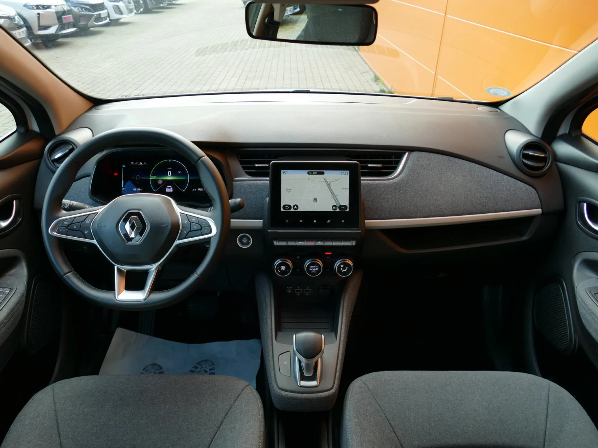 RENAULT ZOE - Miniature 5 sur 32 - Cliquer pour voir cette photo