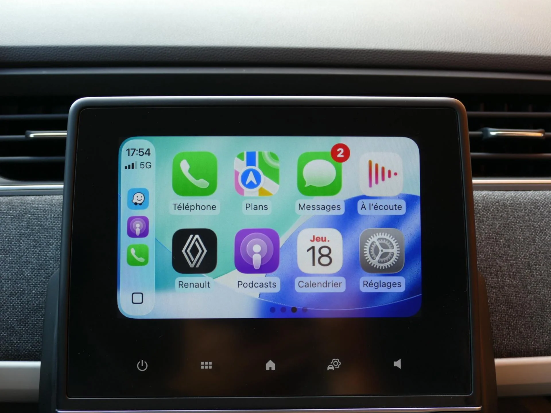 RENAULT ZOE - Miniature 13 sur 32 - Cliquer pour voir cette photo