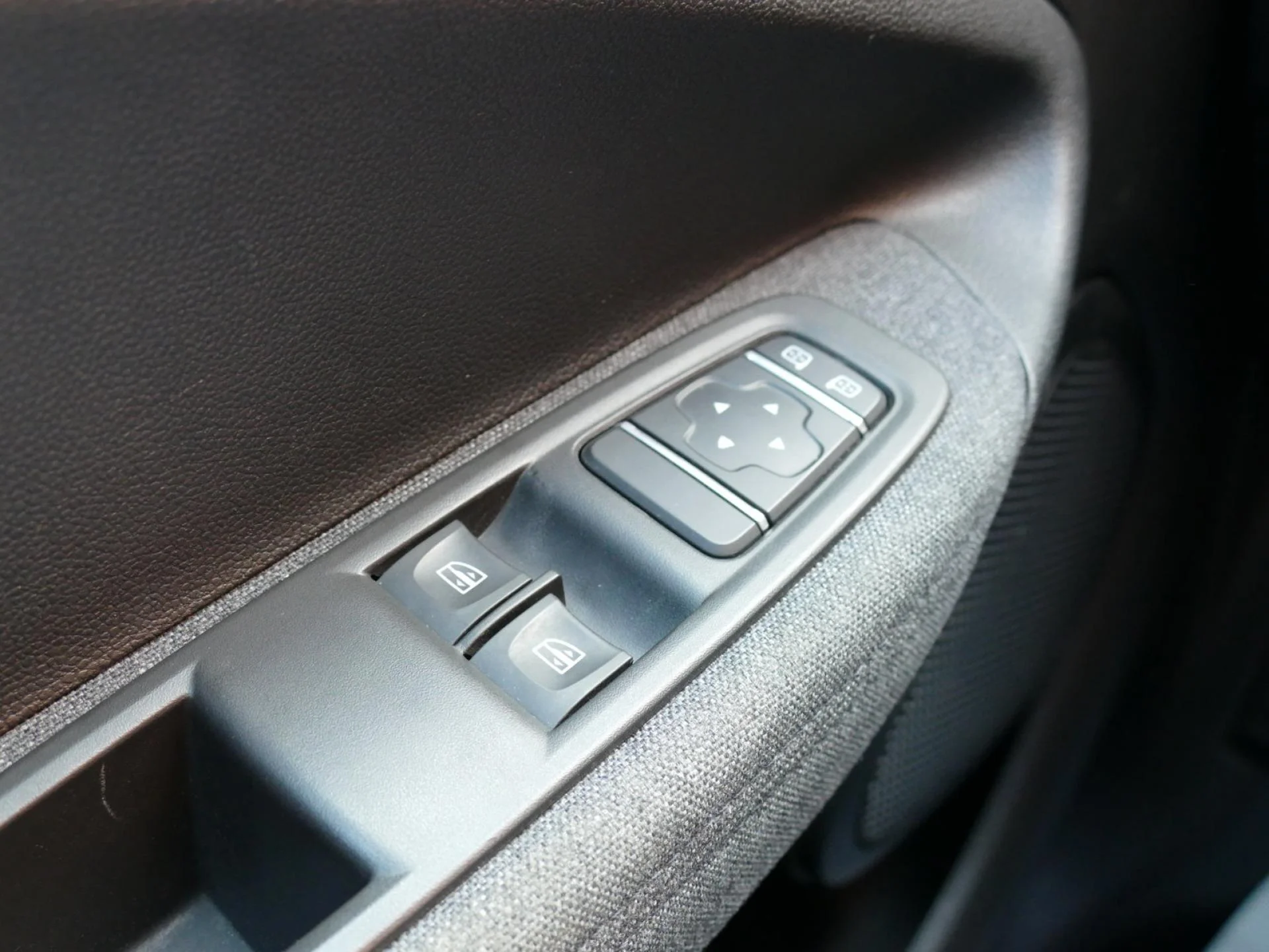 RENAULT ZOE - Miniature 23 sur 32 - Cliquer pour voir cette photo