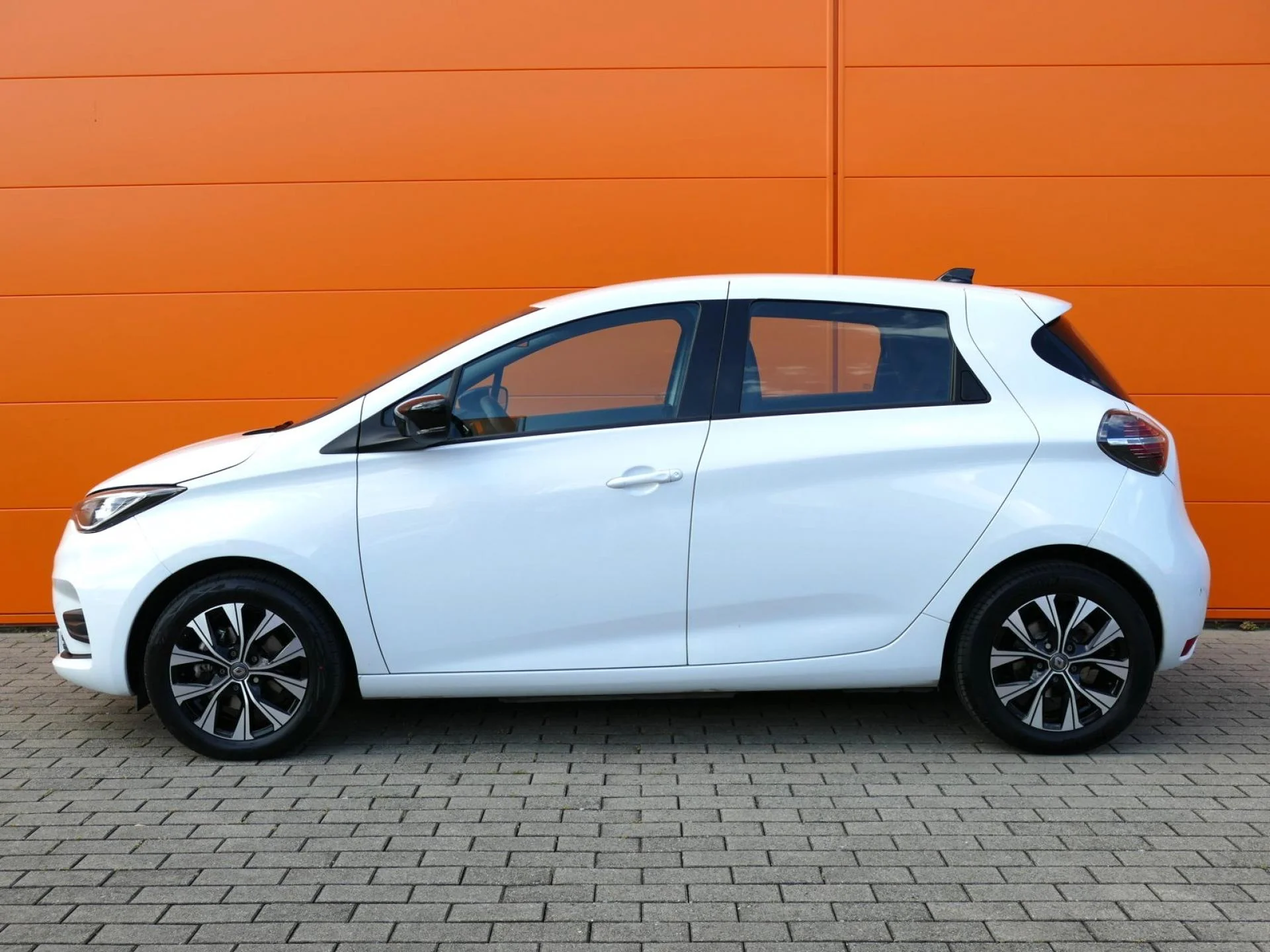 RENAULT ZOE - Miniature 3 sur 32 - Cliquer pour voir cette photo