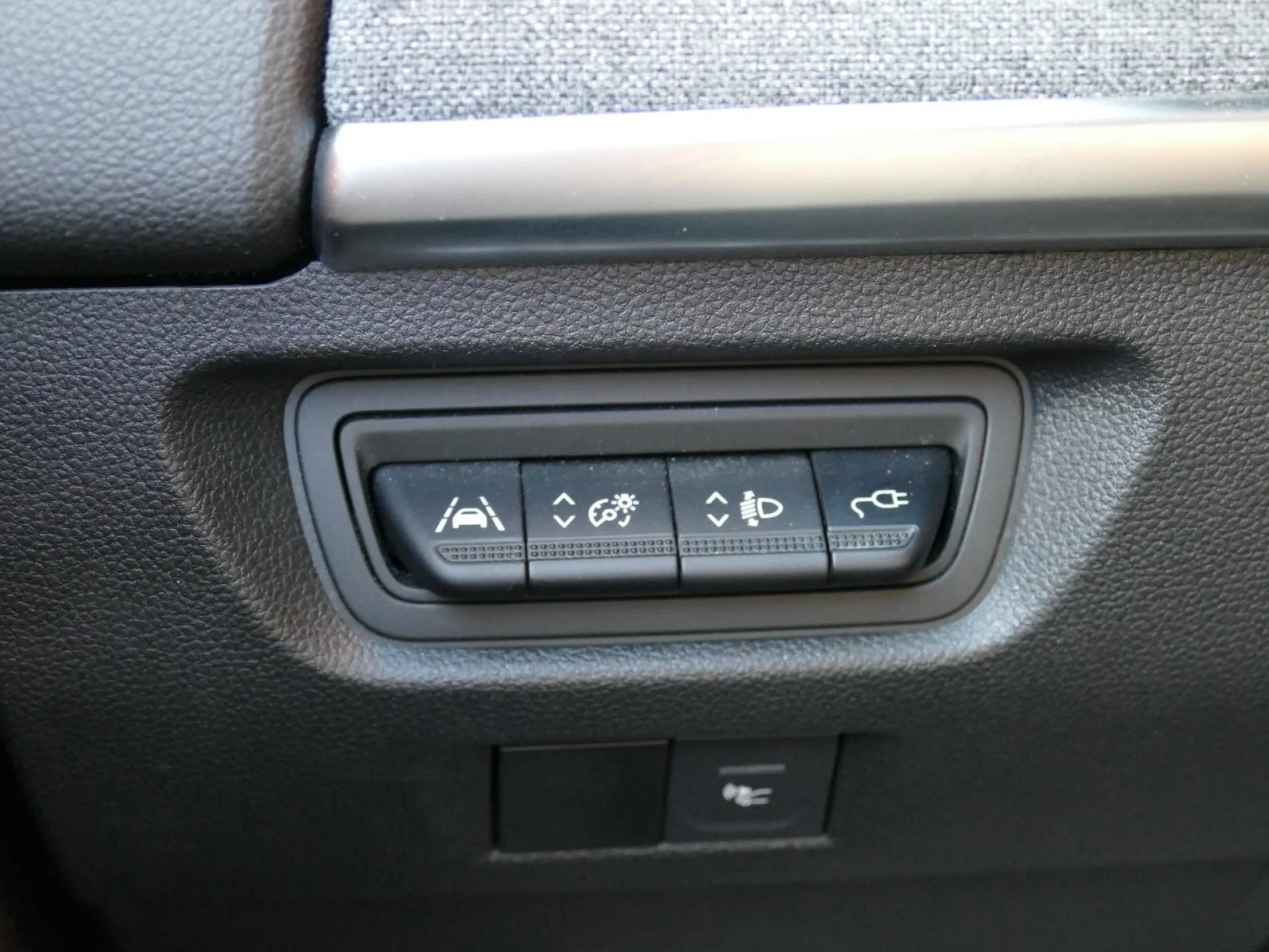 RENAULT ZOE - Miniature 20 sur 29 - Cliquer pour voir cette photo
