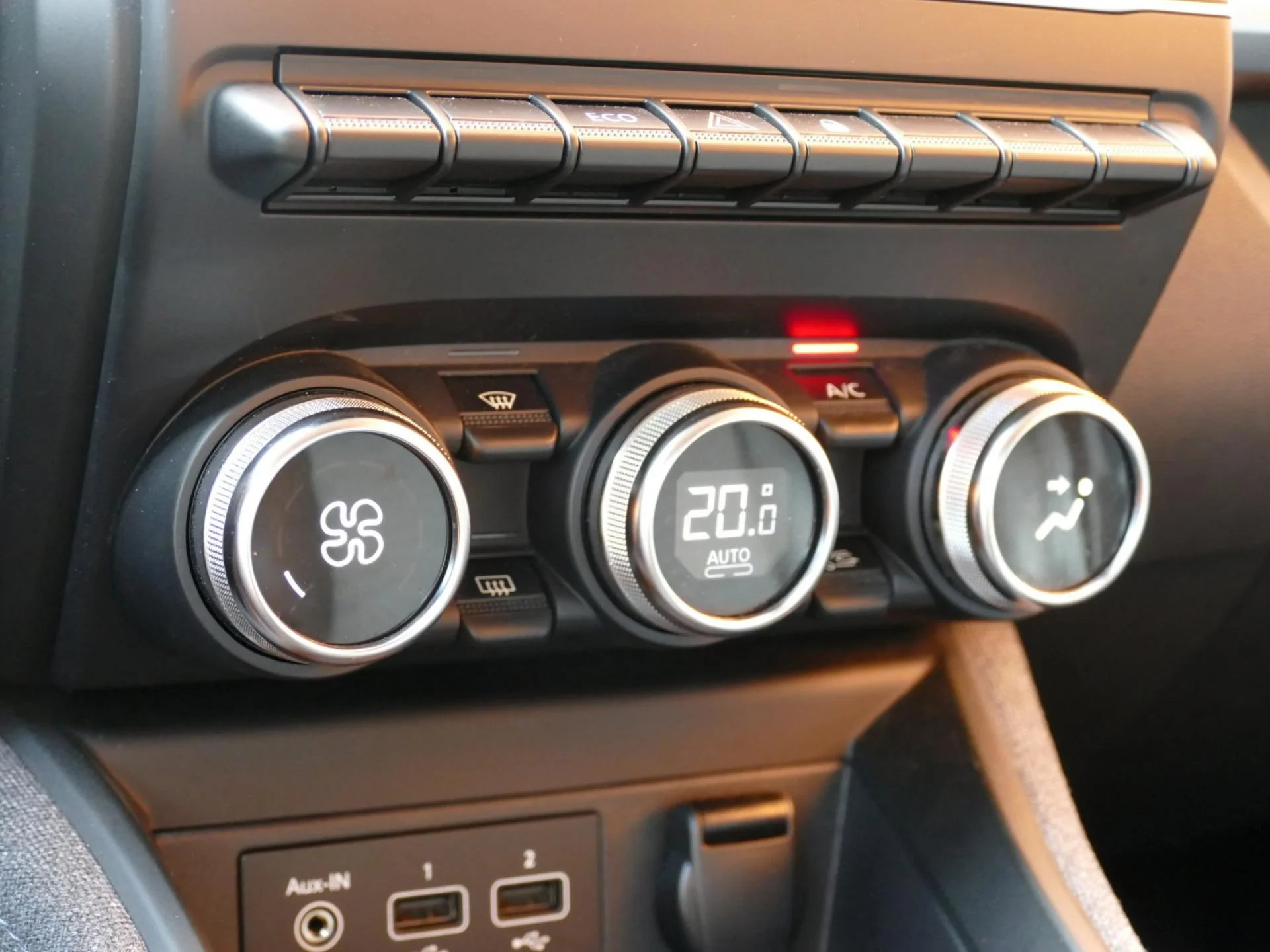 RENAULT ZOE - Miniature 16 sur 33 - Cliquer pour voir cette photo