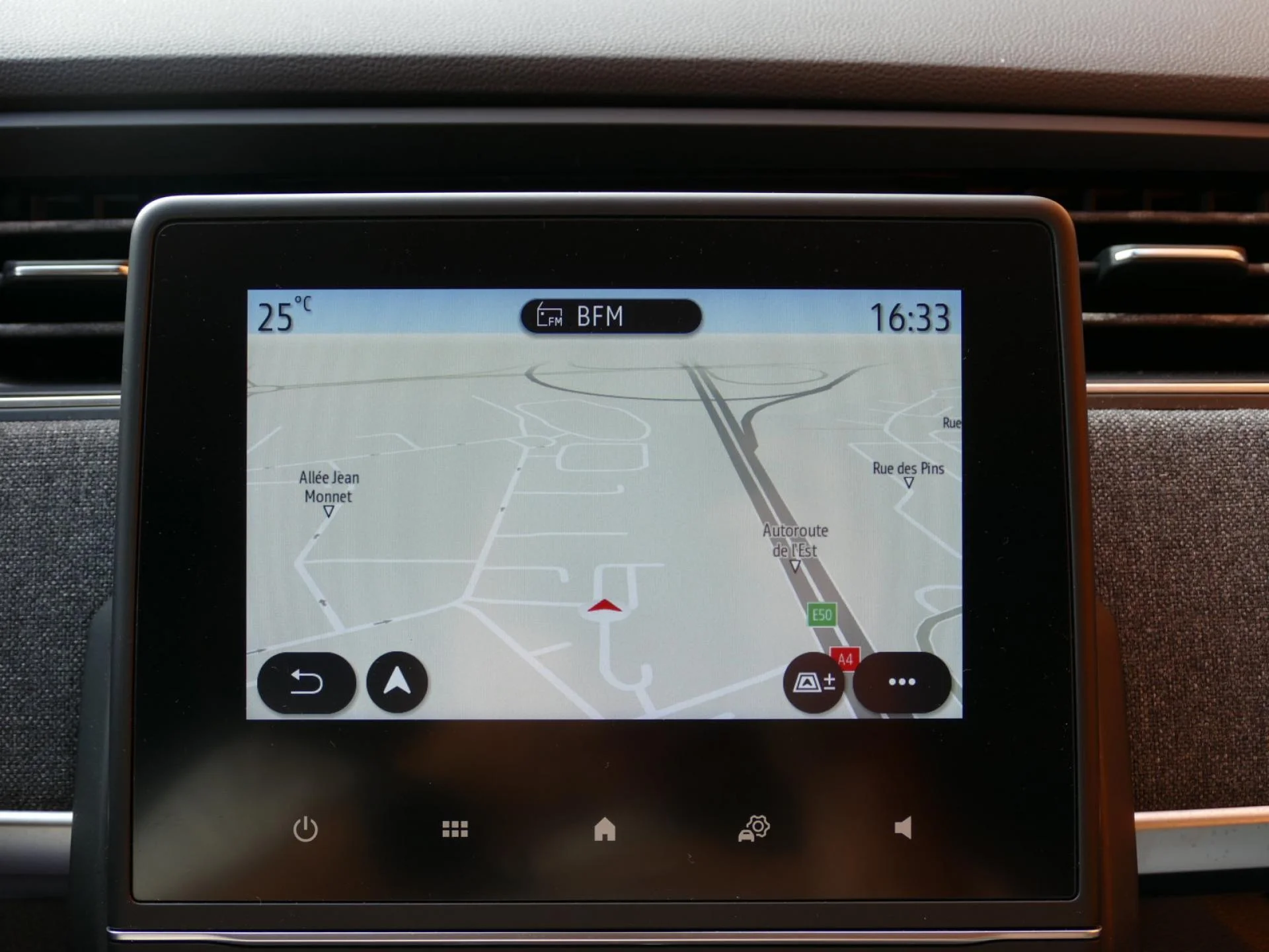RENAULT ZOE - Miniature 12 sur 33 - Cliquer pour voir cette photo