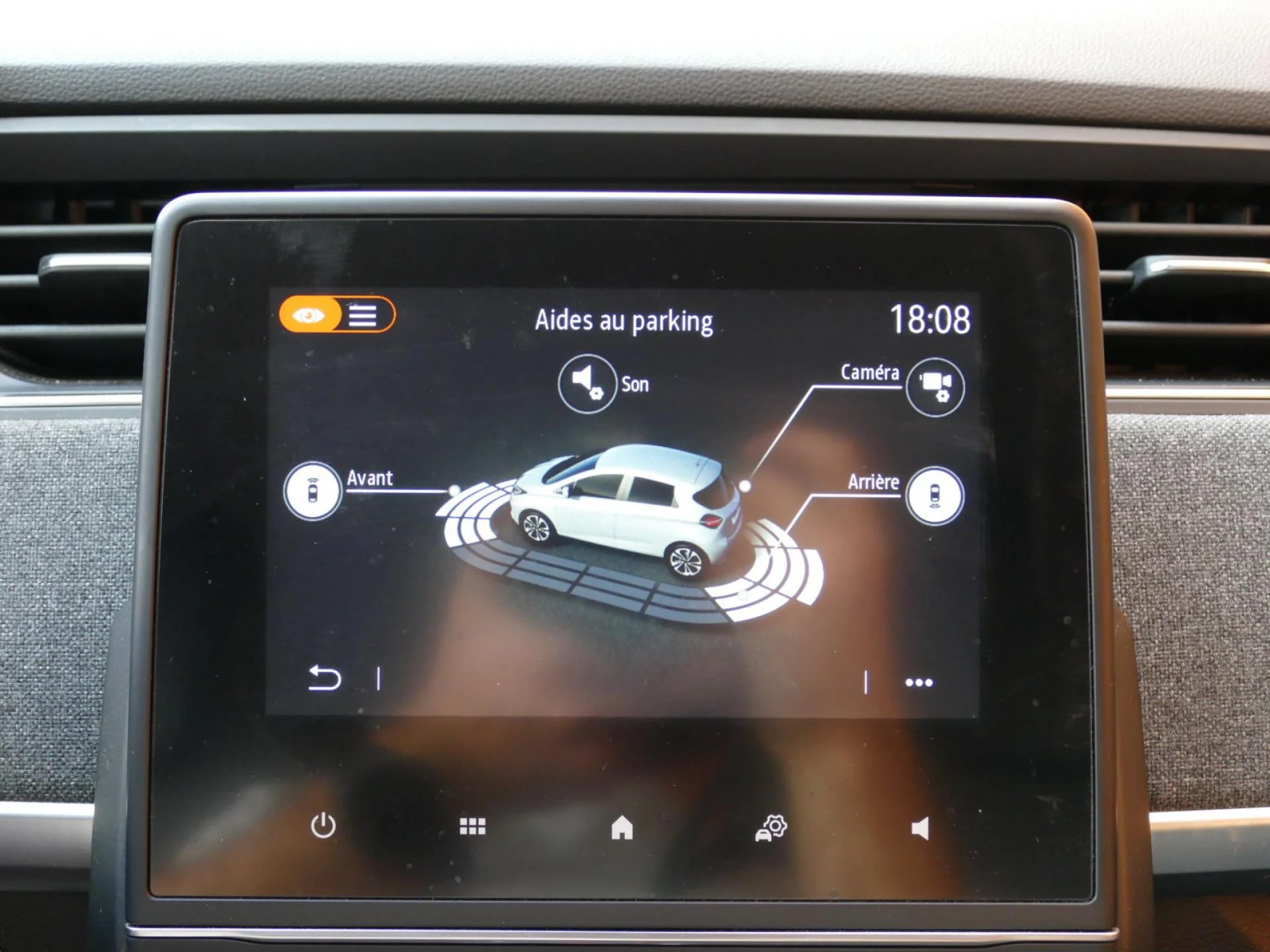 RENAULT ZOE - Miniature 14 sur 29 - Cliquer pour voir cette photo
