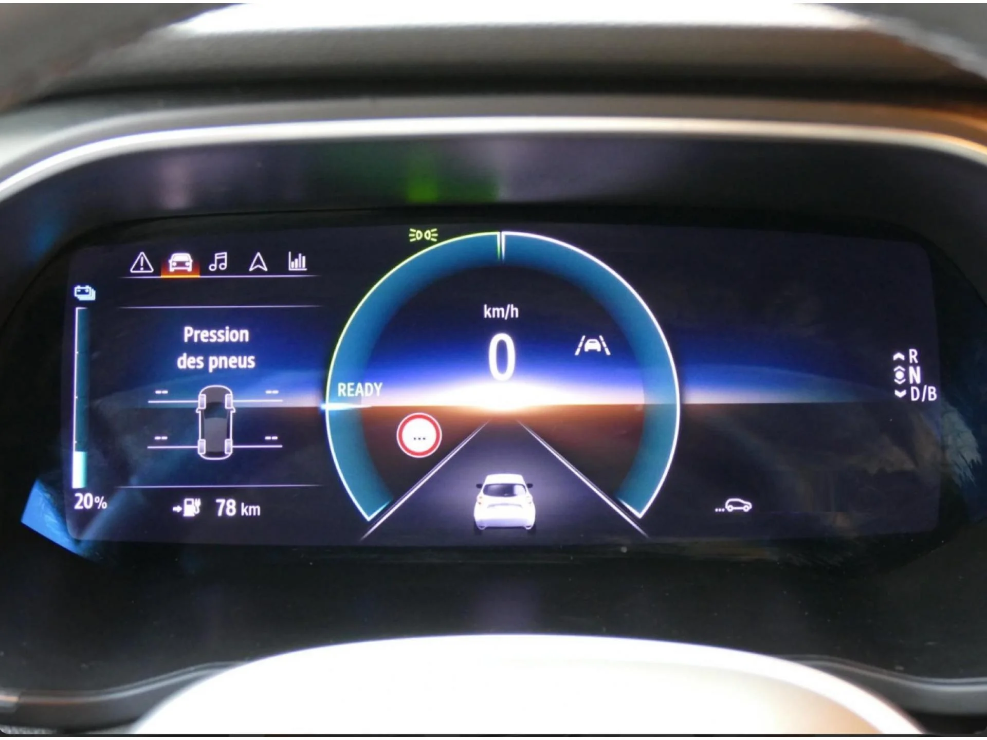 RENAULT ZOE - Miniature 13 sur 29 - Cliquer pour voir cette photo