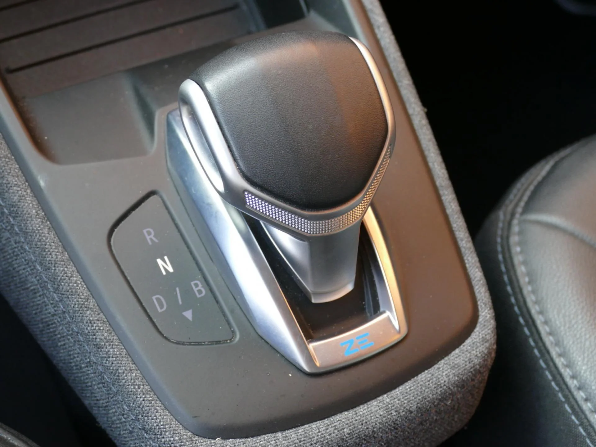 RENAULT ZOE - Miniature 18 sur 33 - Cliquer pour voir cette photo