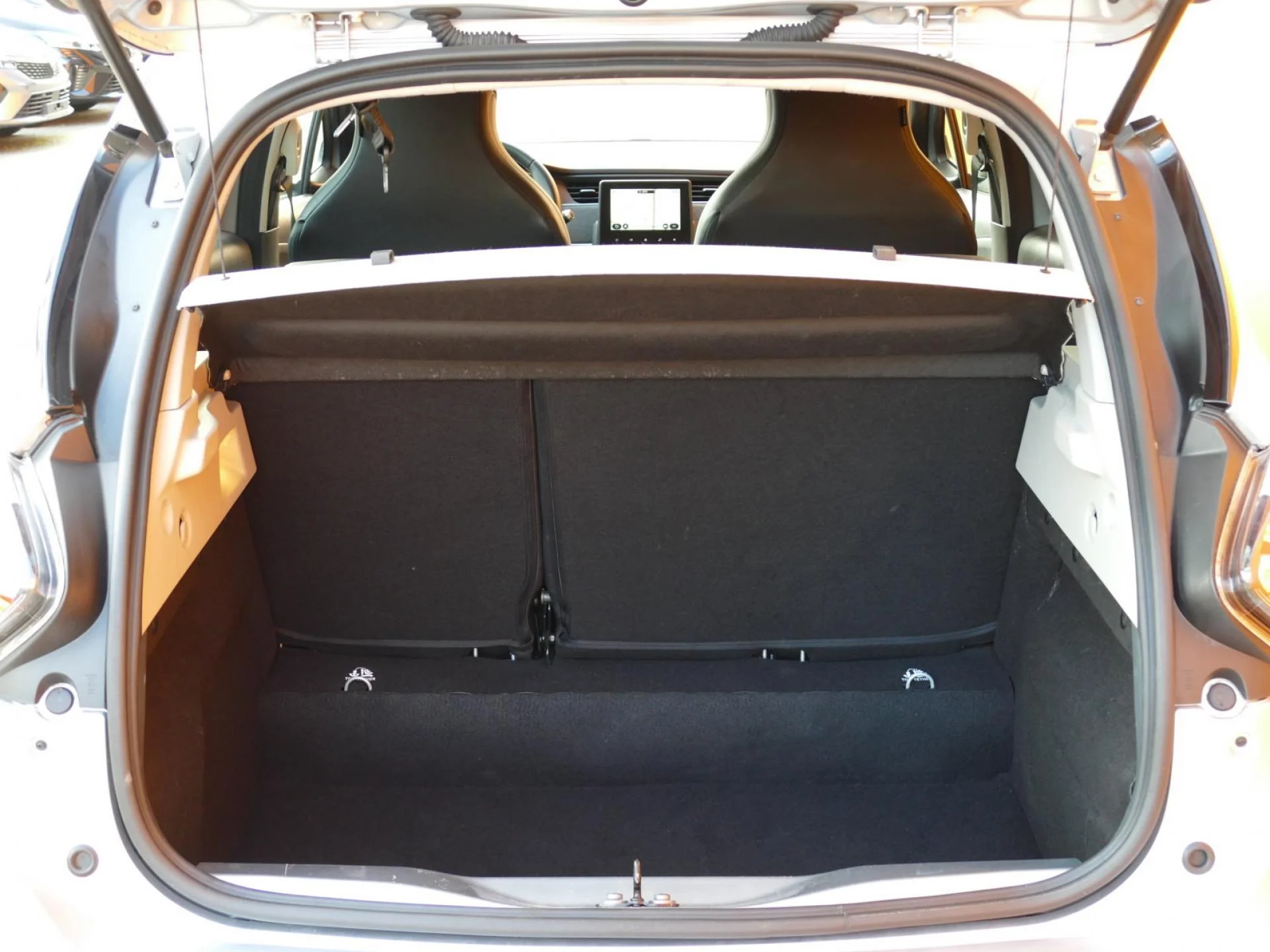 RENAULT ZOE - Miniature 8 sur 33 - Cliquer pour voir cette photo