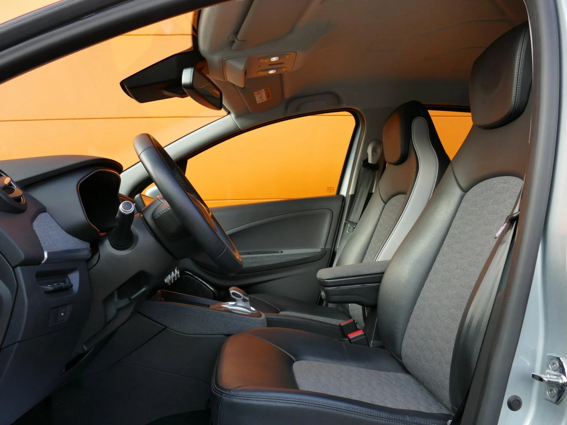 RENAULT ZOE - Miniature 6 sur 33 - Cliquer pour voir cette photo